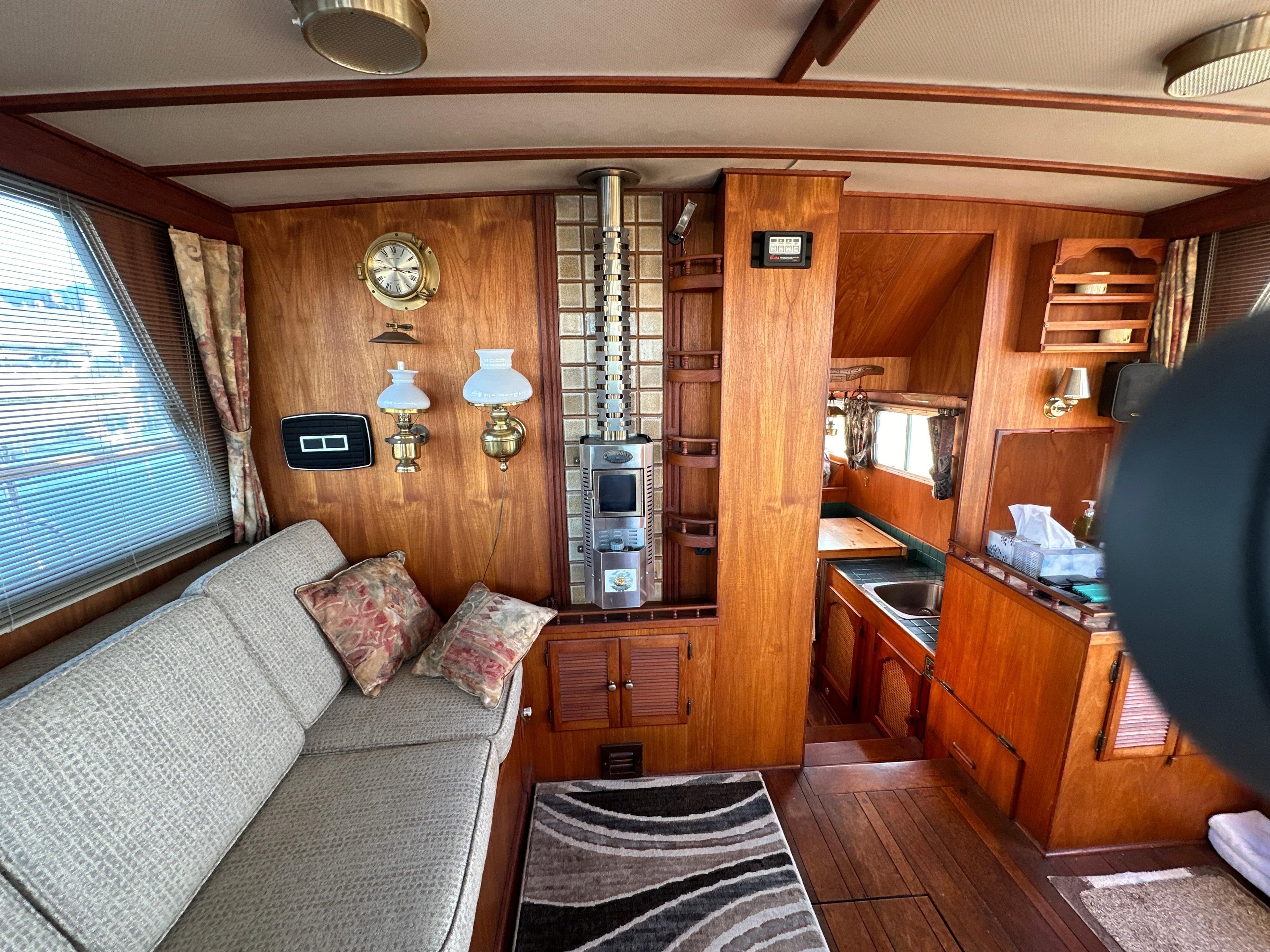 1982 Gulf Commander 38