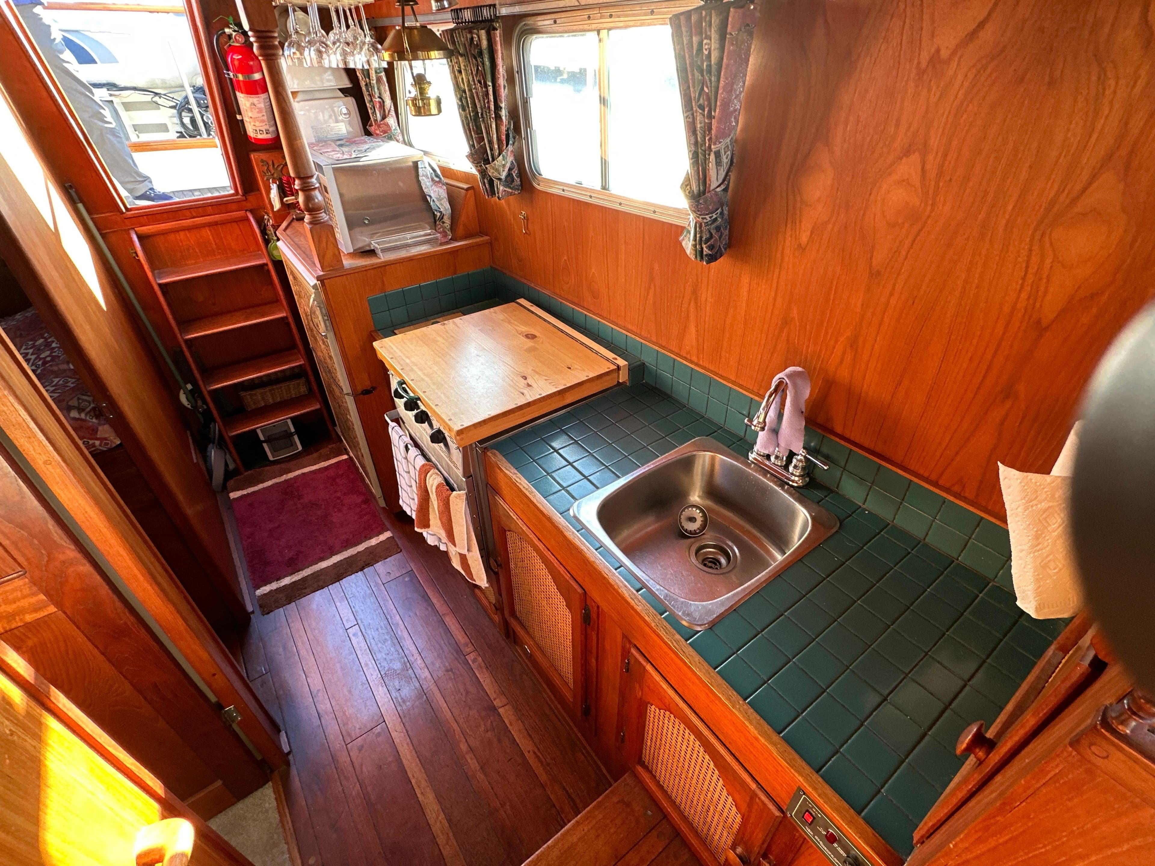 1982 Gulf Commander 38