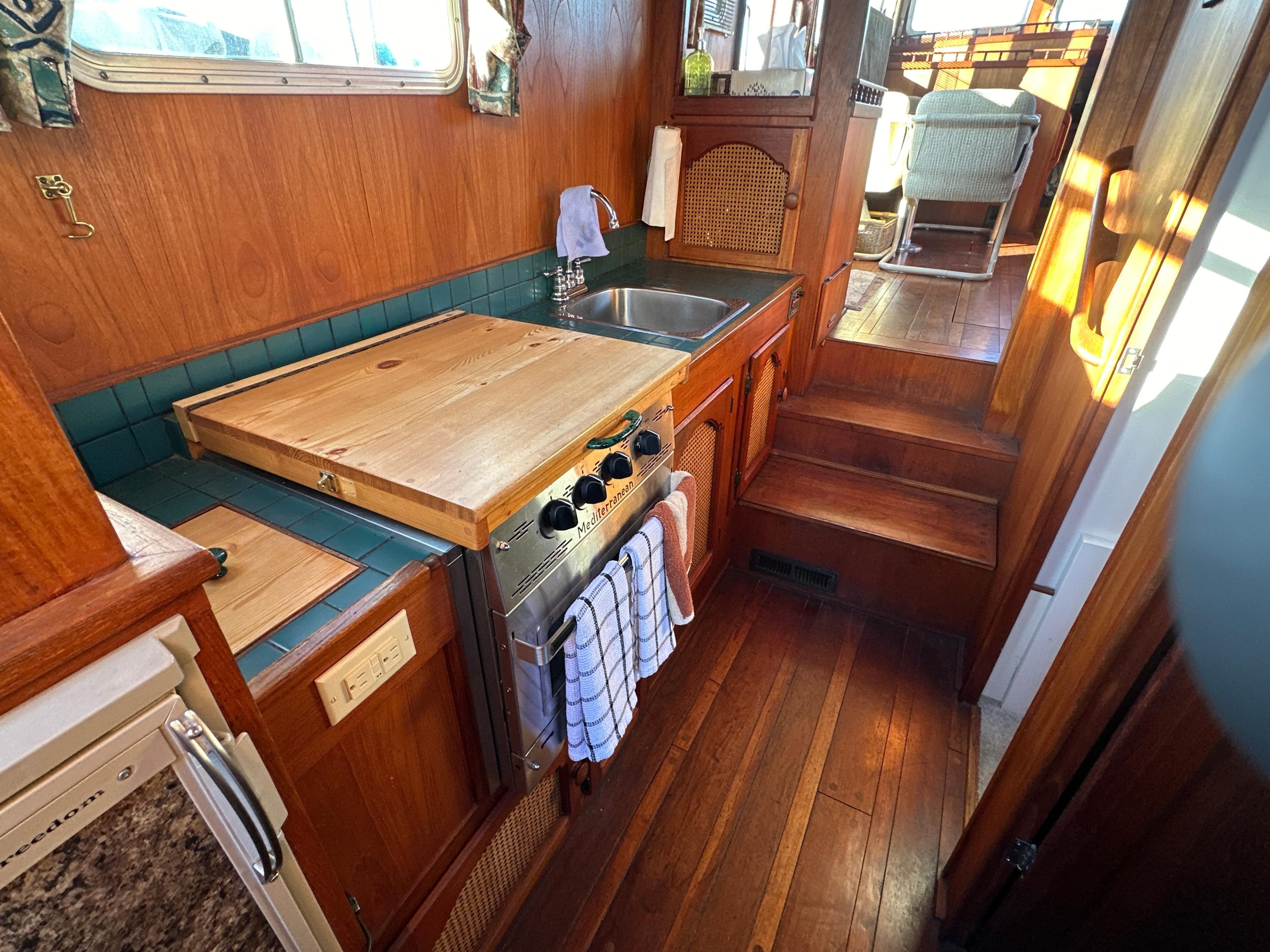 1982 Gulf Commander 38