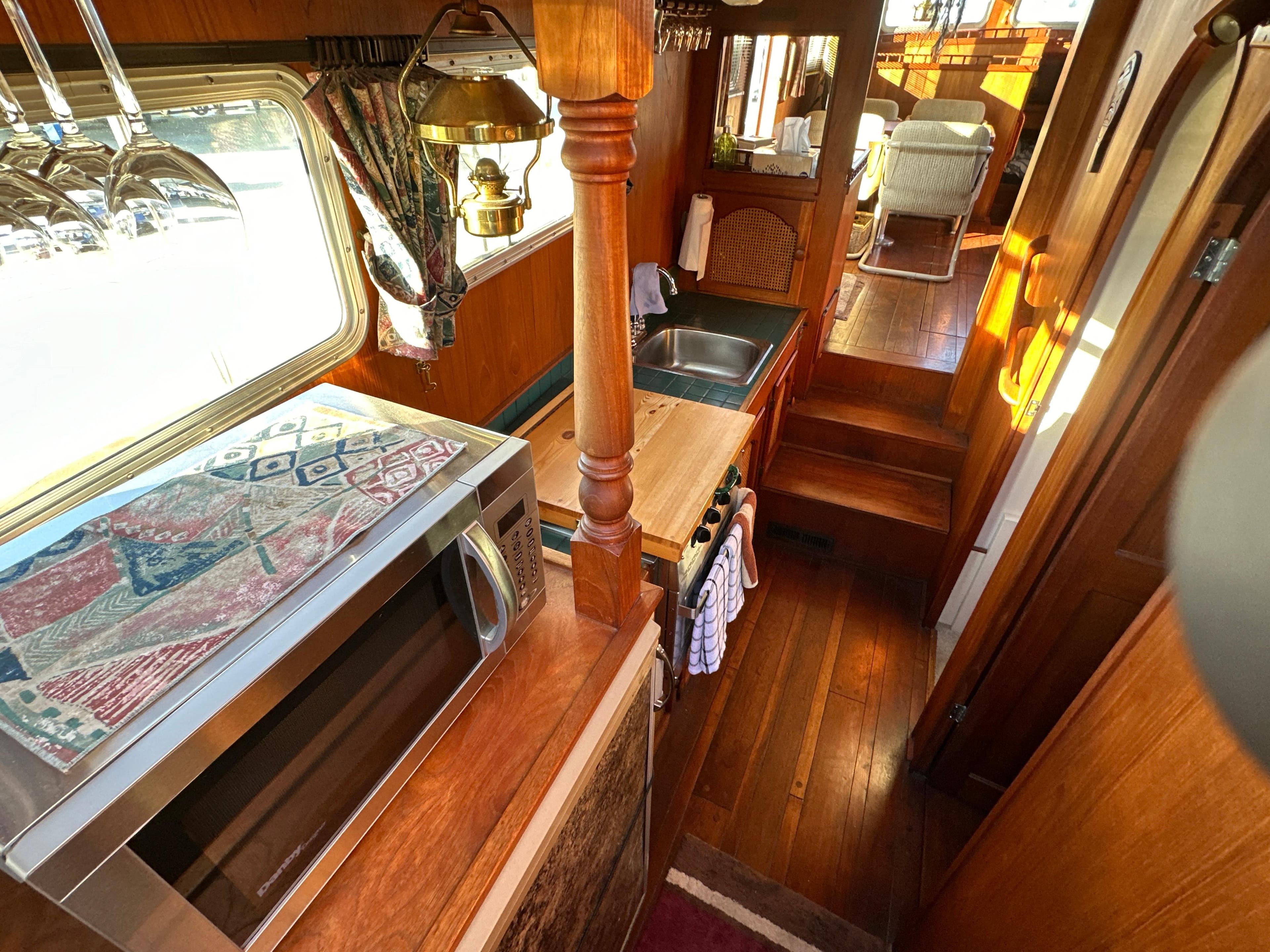 1982 Gulf Commander 38
