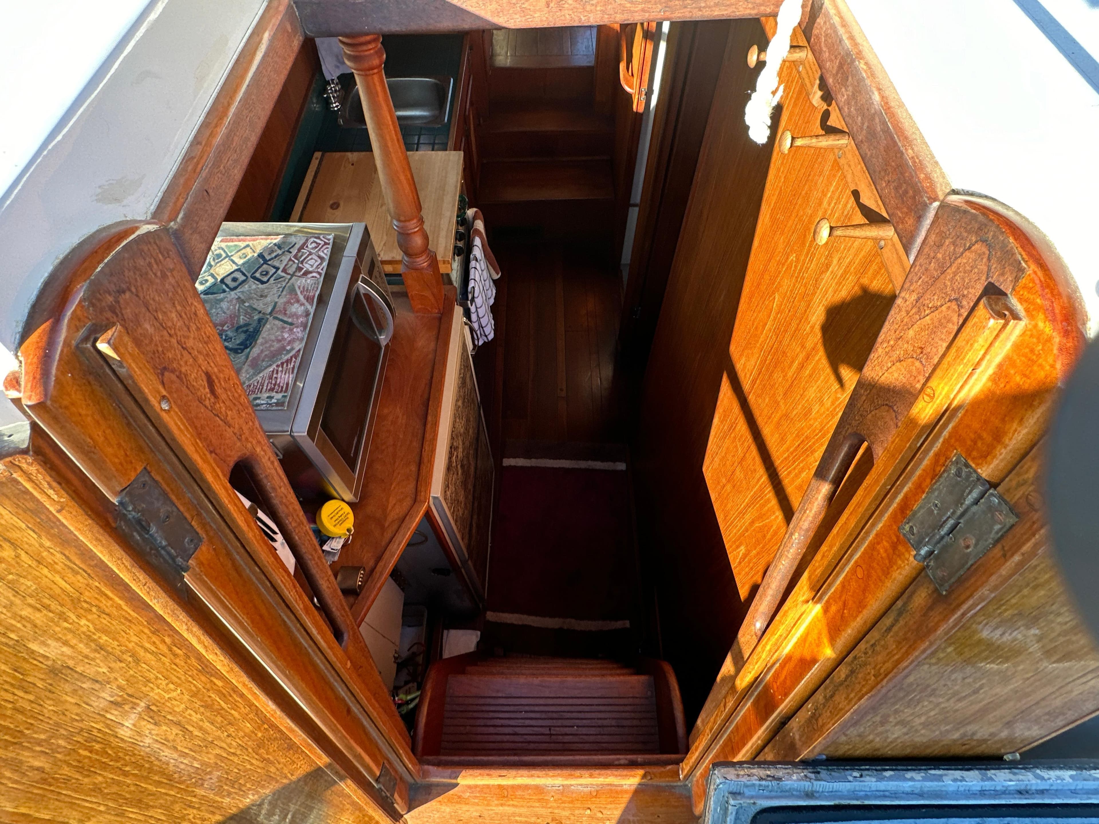 1982 Gulf Commander 38