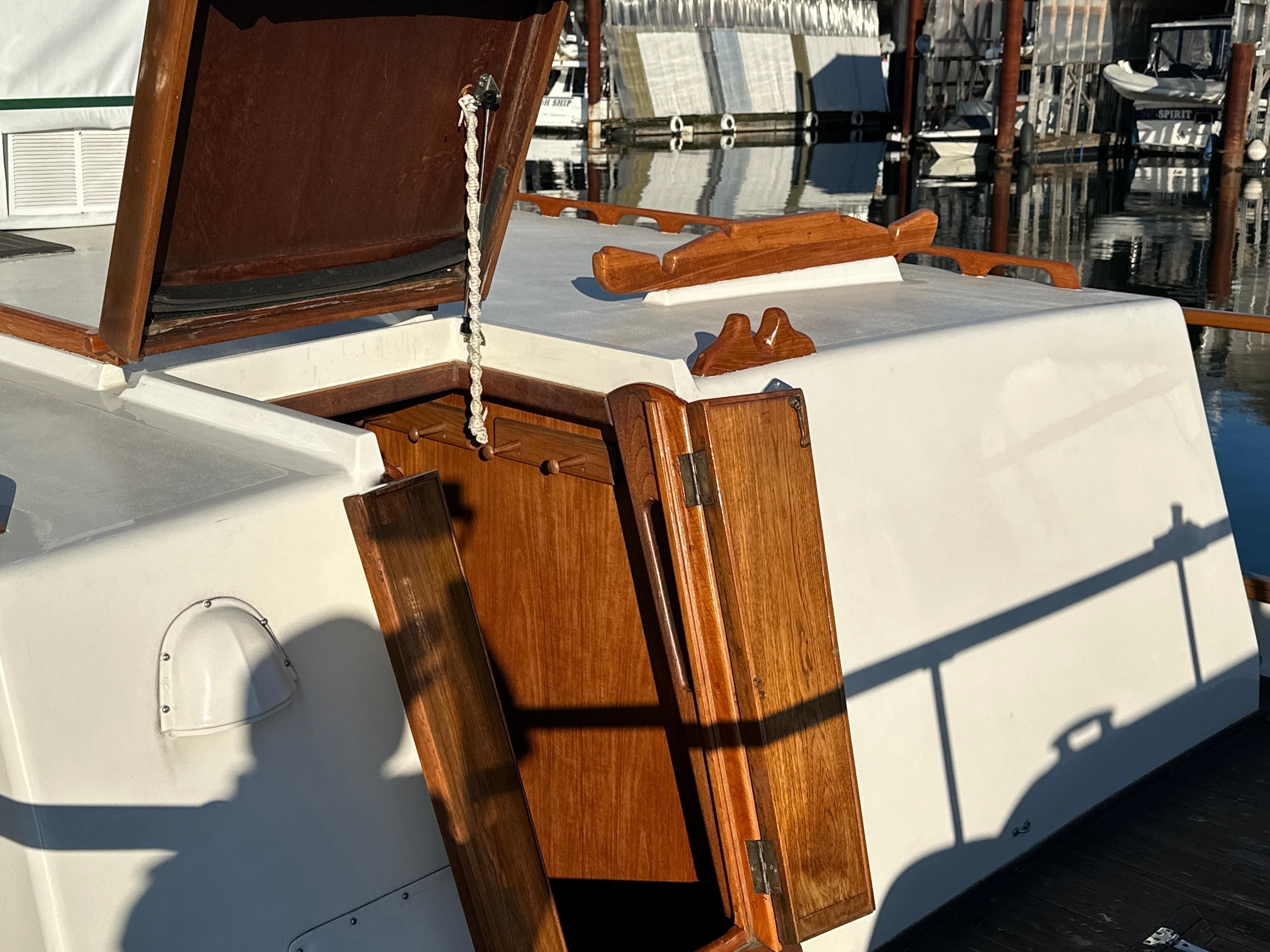 1982 Gulf Commander 38
