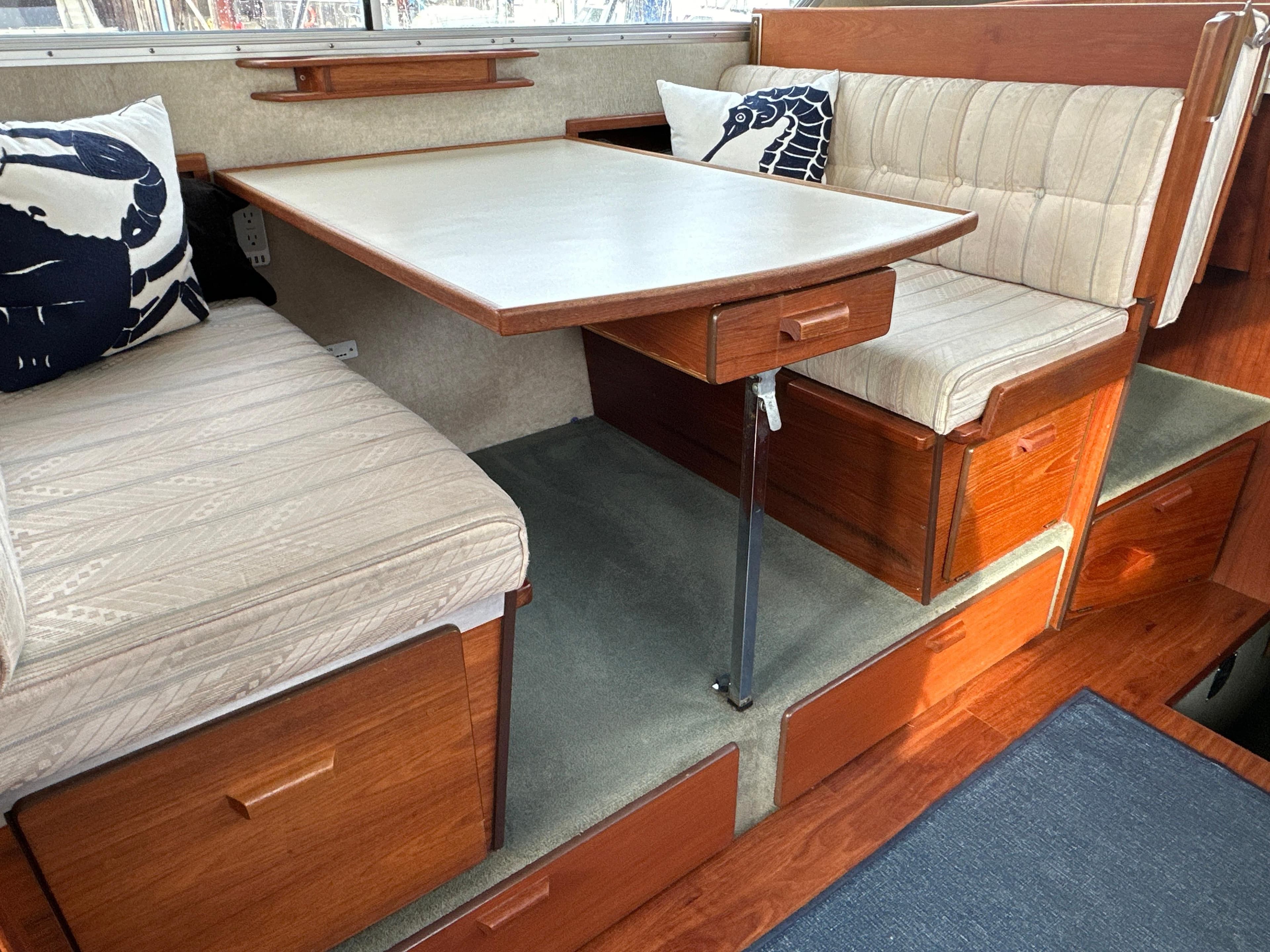 1990 Commander 30