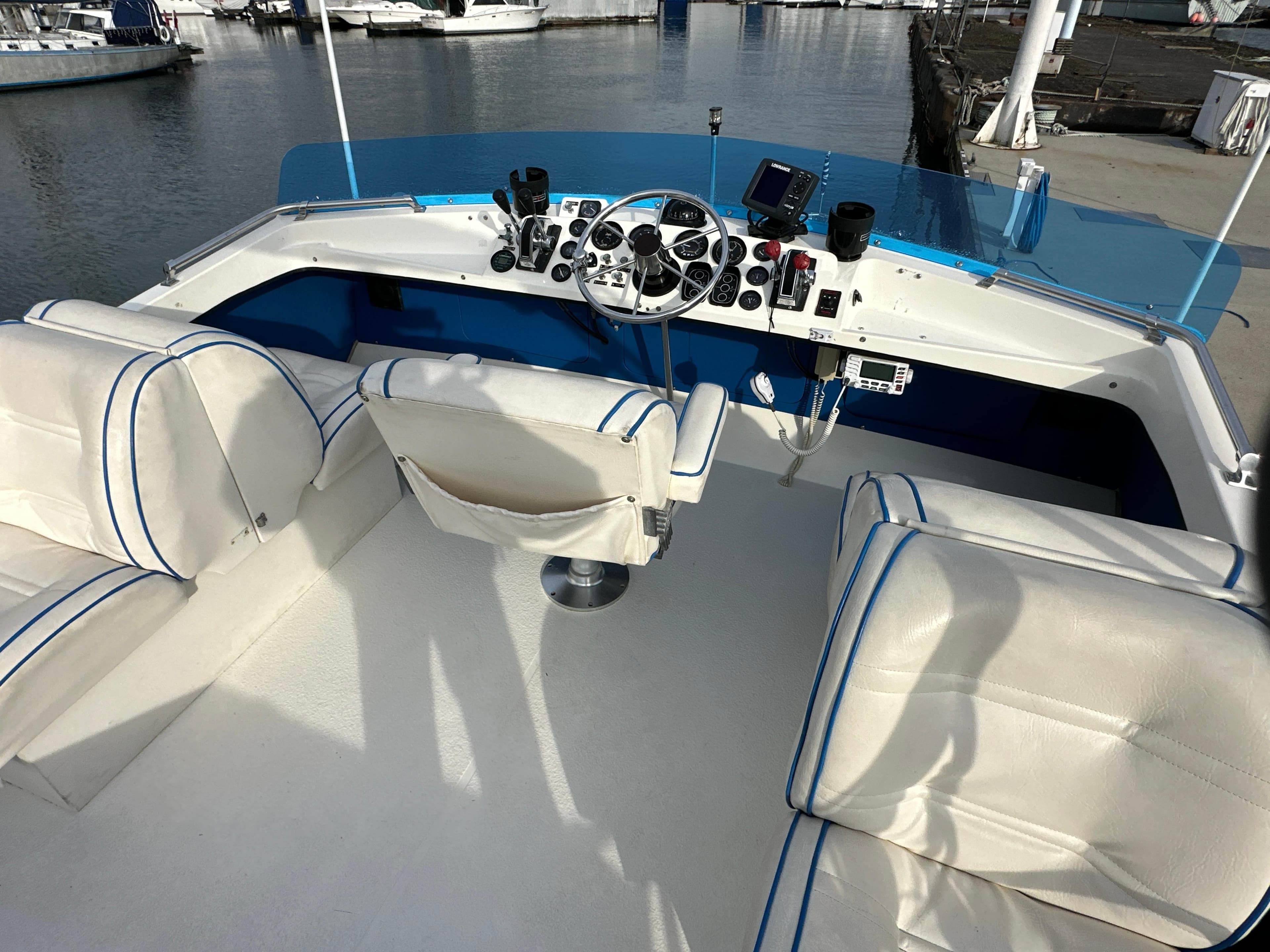 1990 Commander 30
