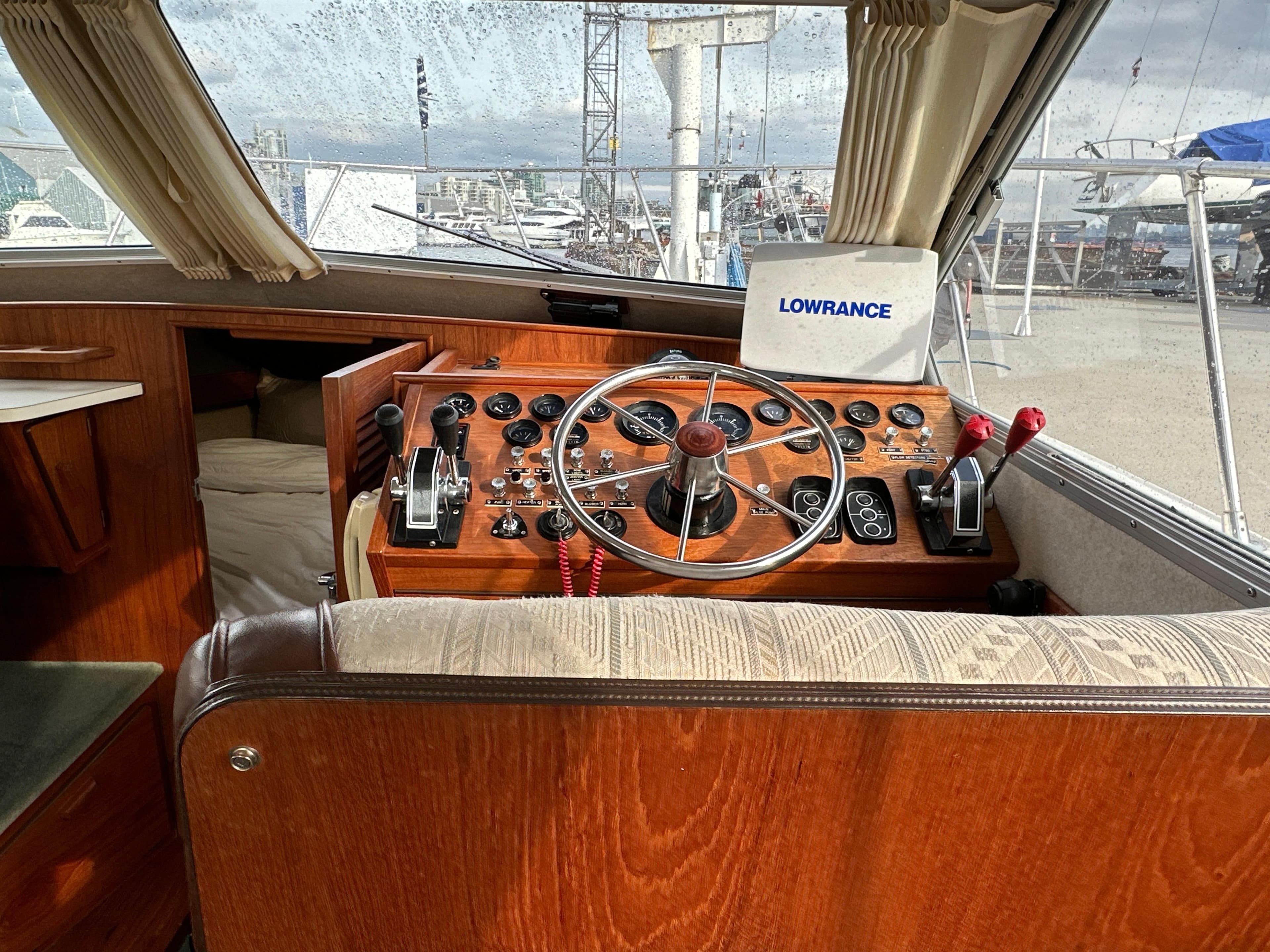 1990 Commander 30