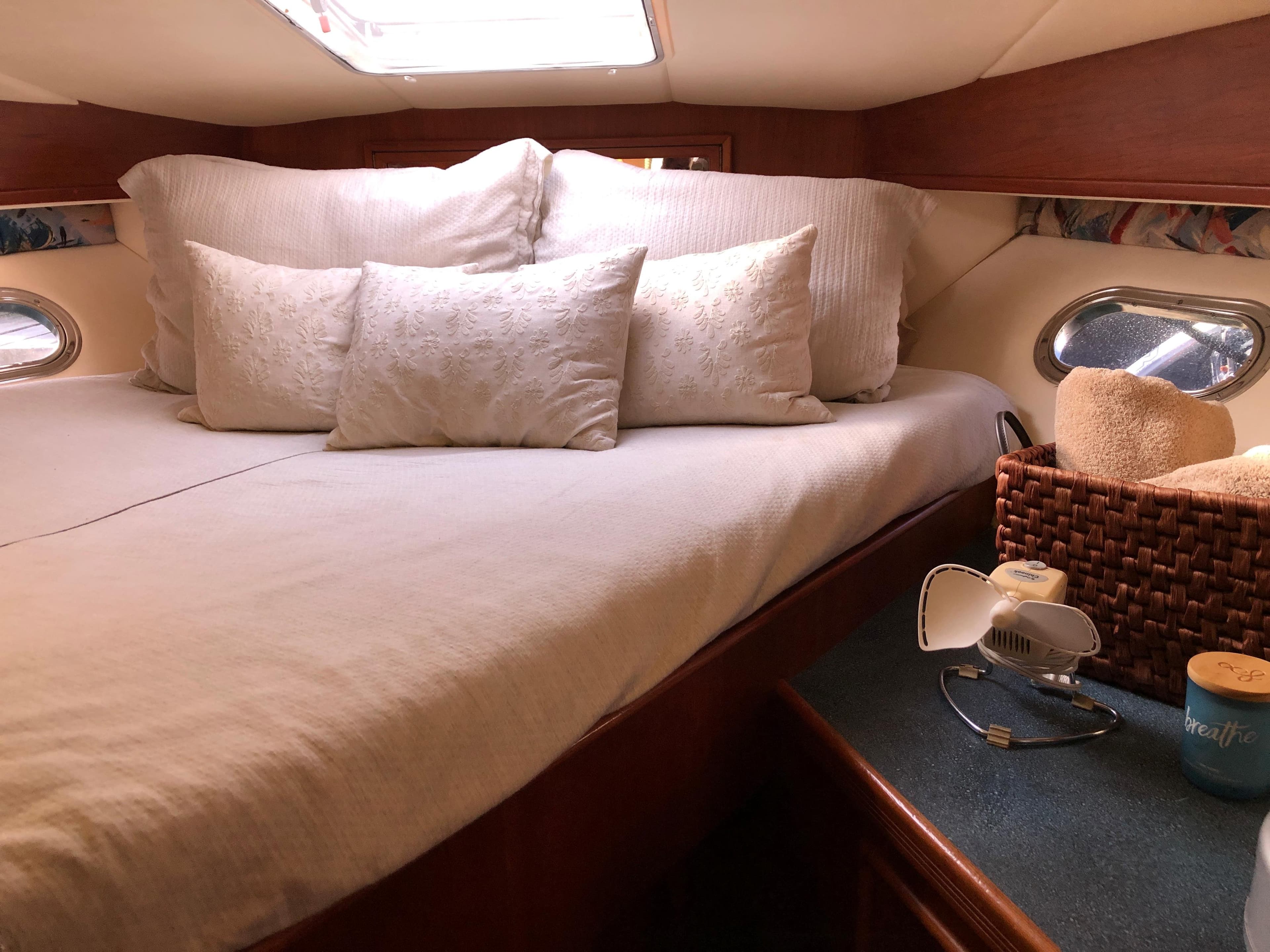 1995 Queenship Aft Cabin