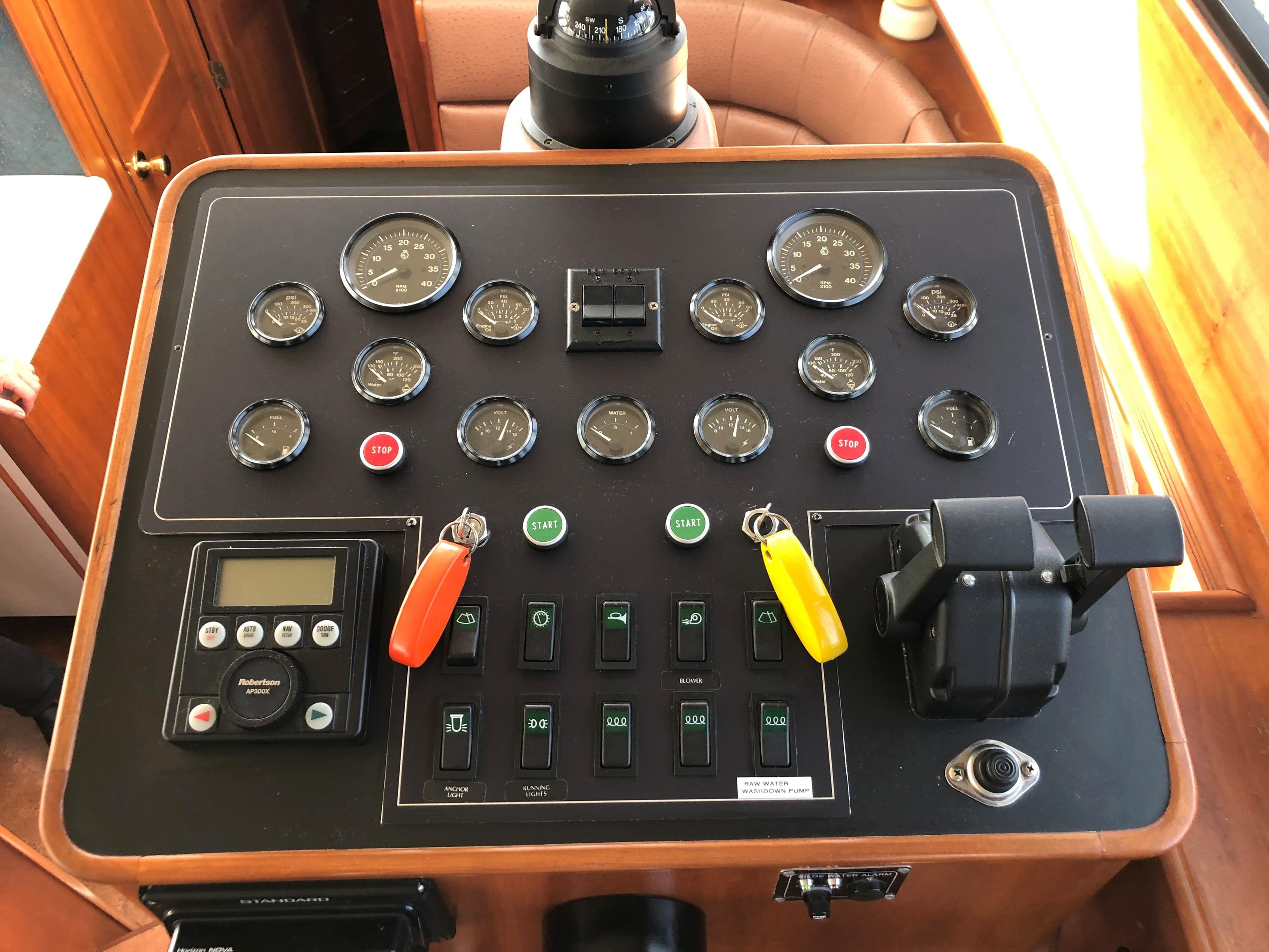 1995 Queenship Aft Cabin