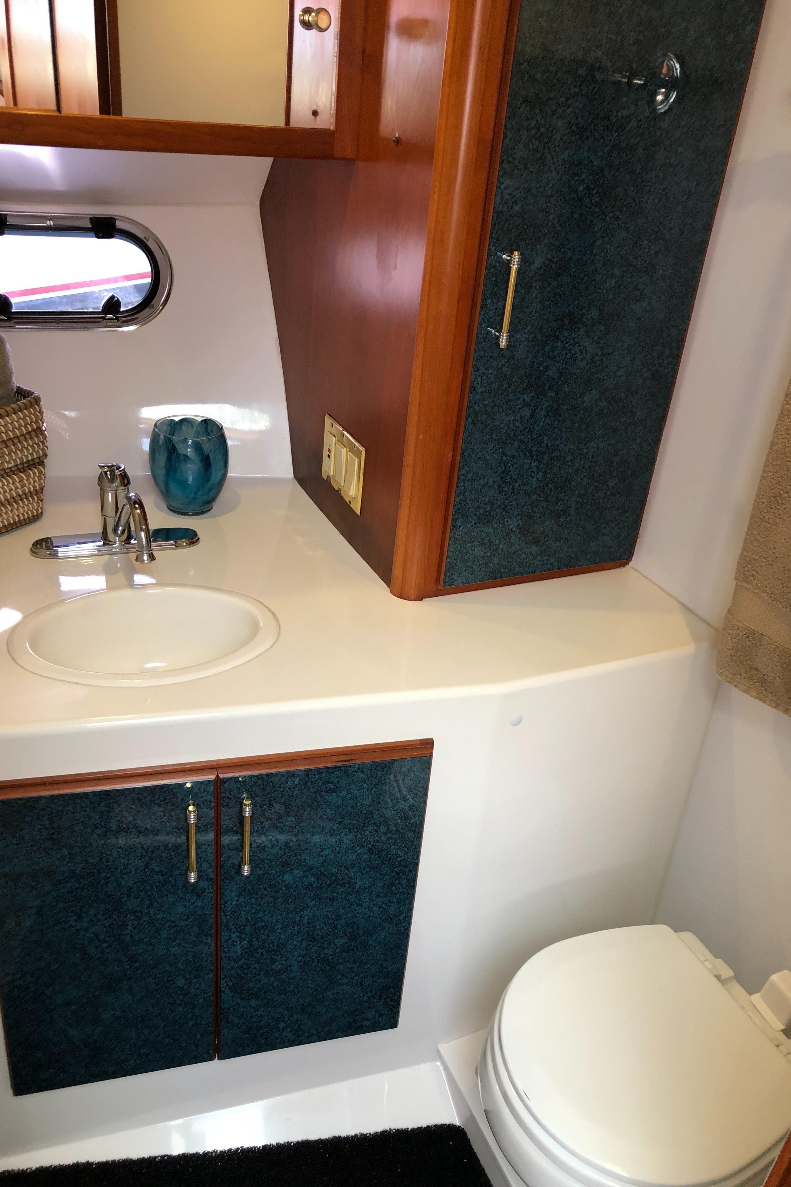 1995 Queenship Aft Cabin