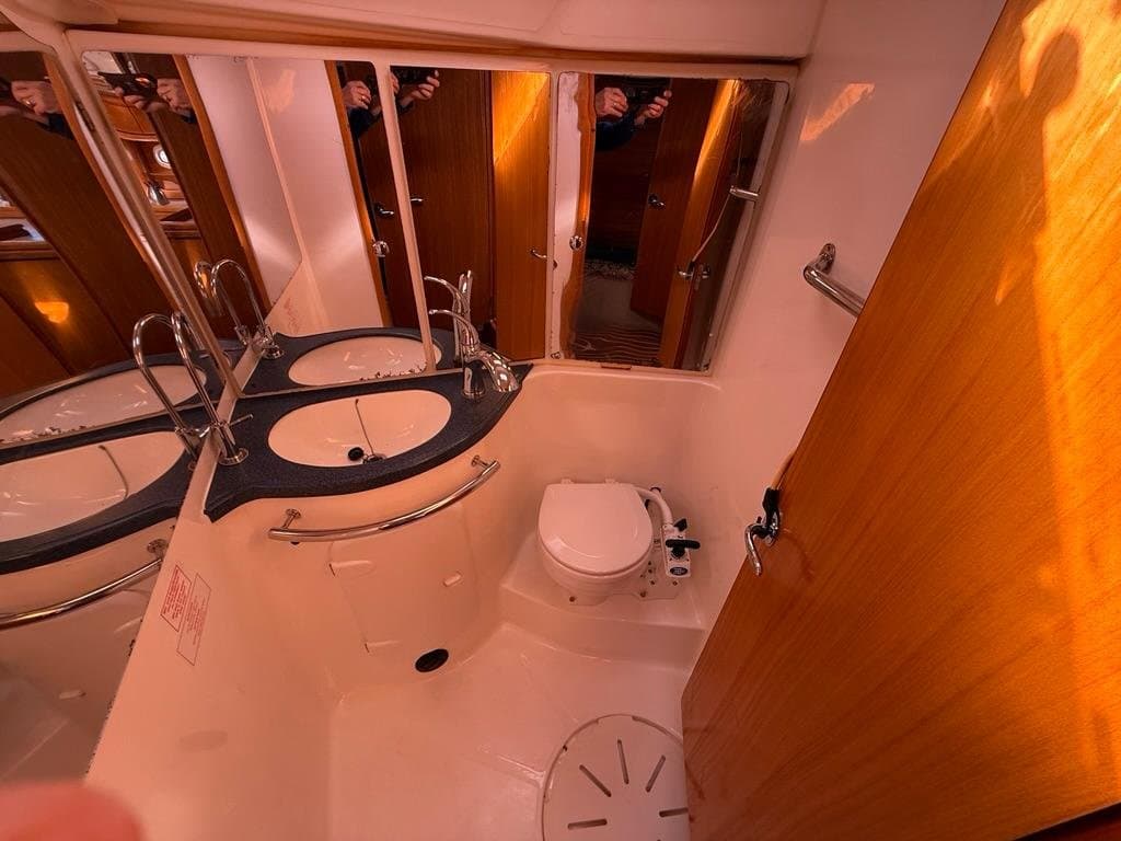 2006 Bavaria Cruiser 42
