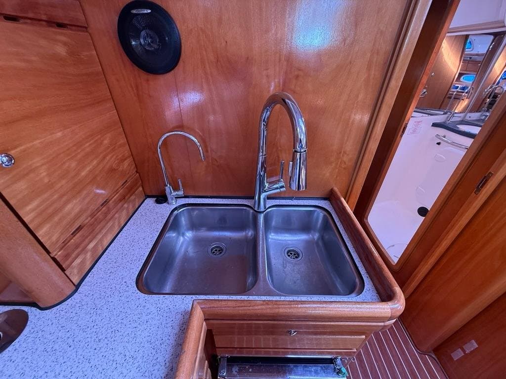 2006 Bavaria Cruiser 42