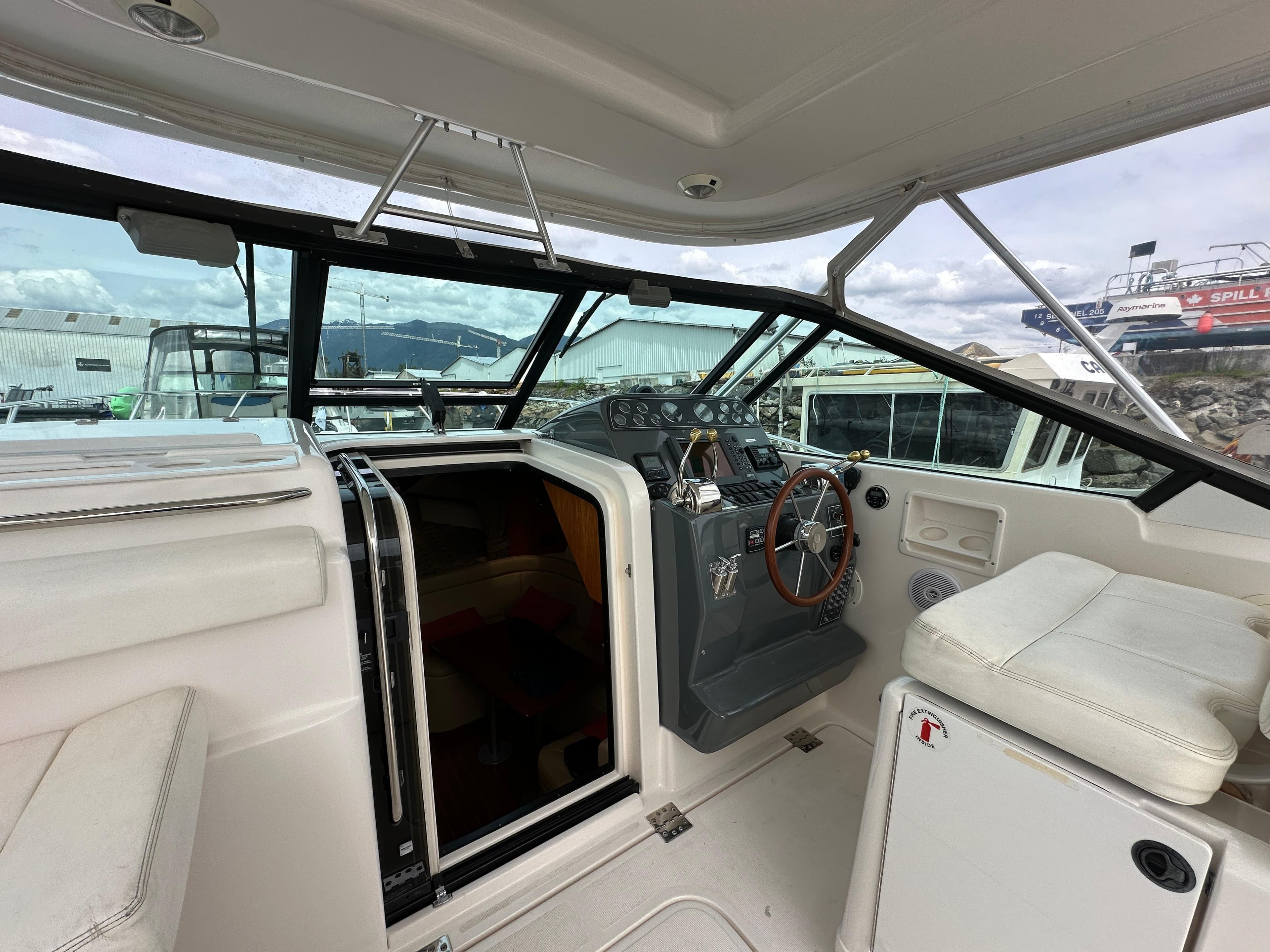2004 Tiara Yachts 3100 Open