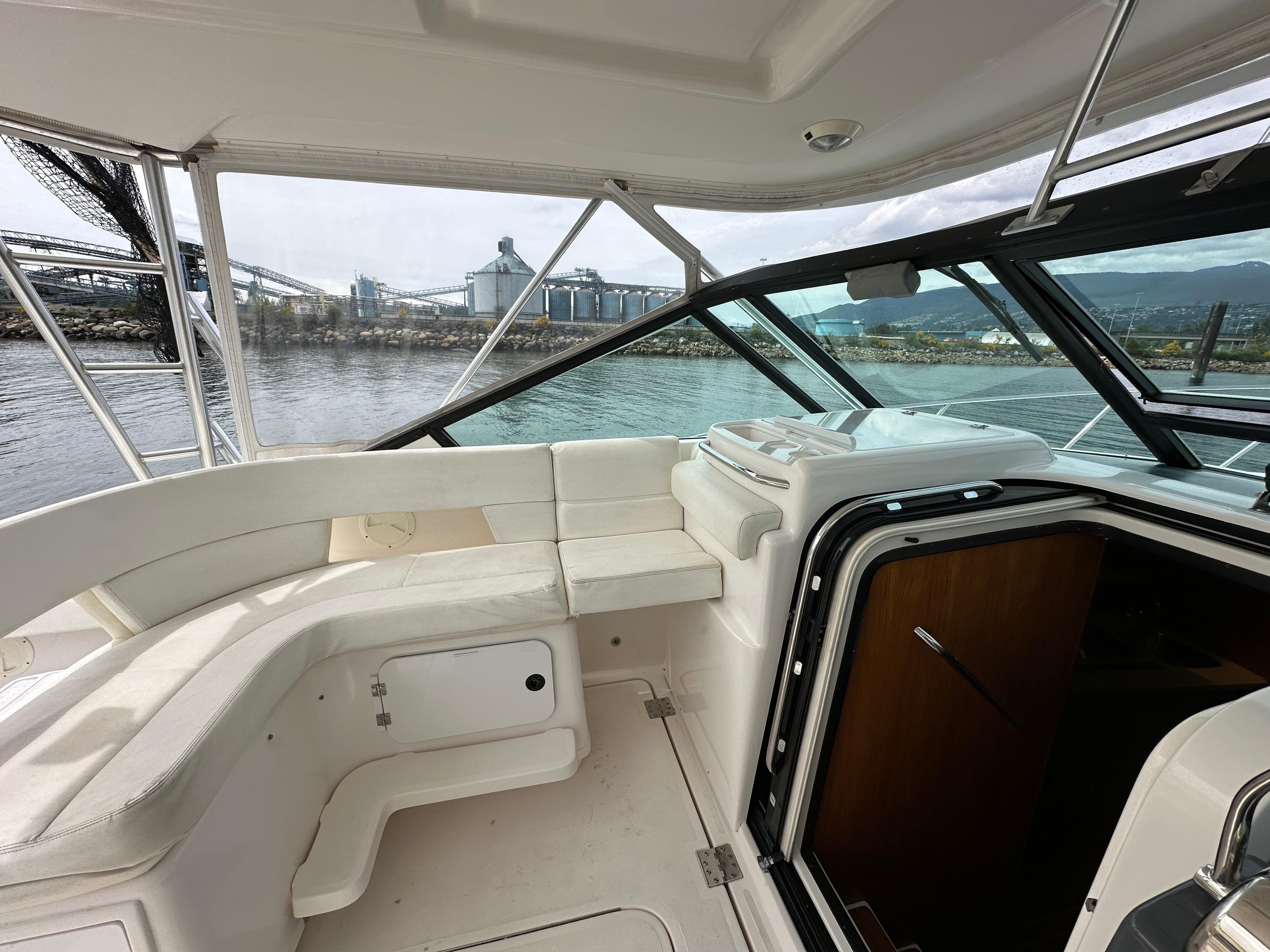 2004 Tiara Yachts 3100 Open