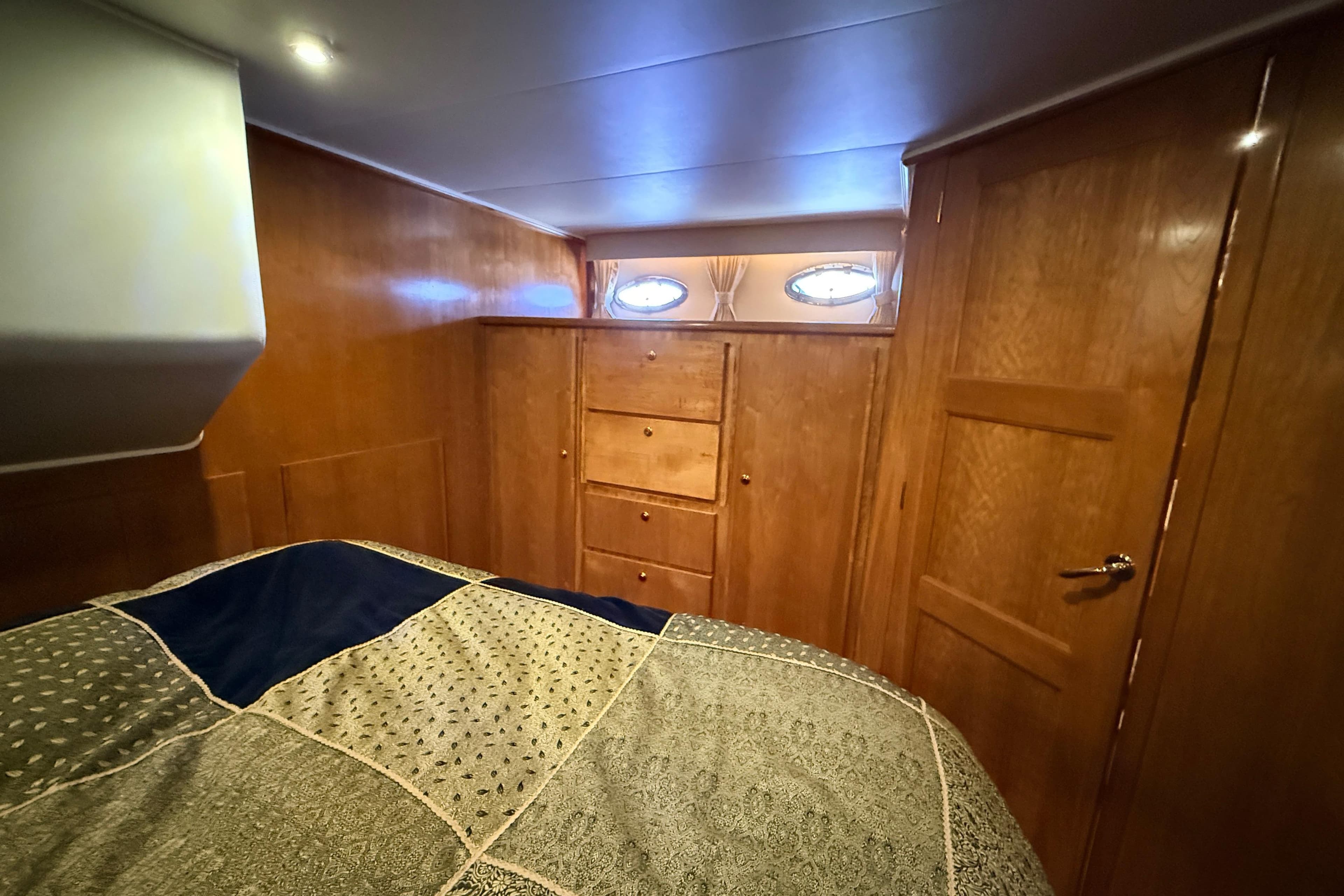 2003 Navigator 4800