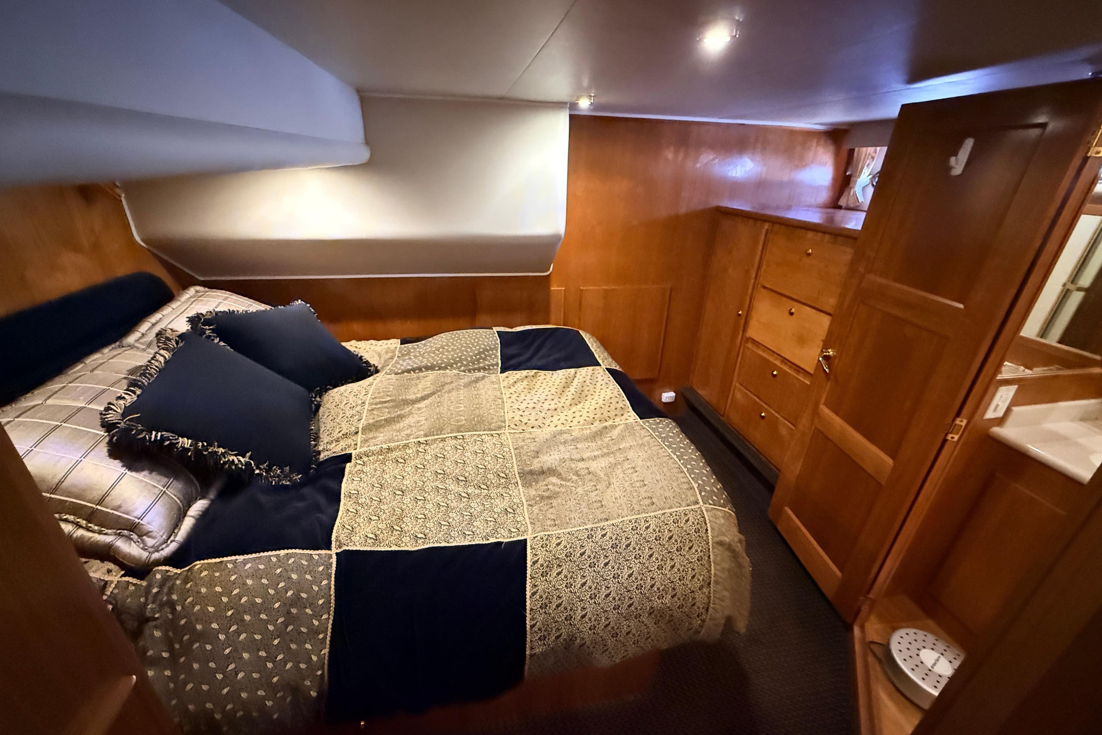 2003 Navigator 4800