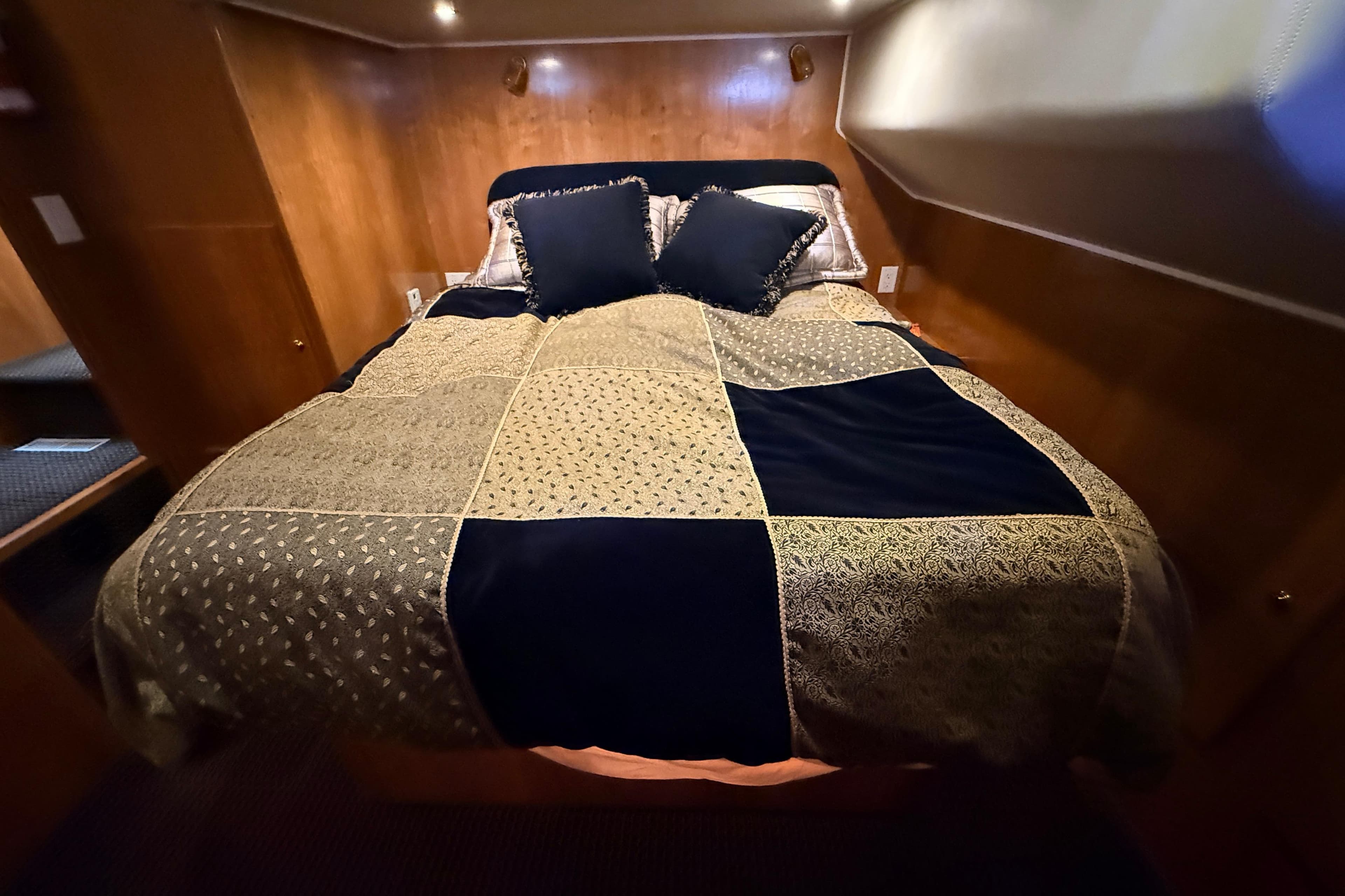 2003 Navigator 4800
