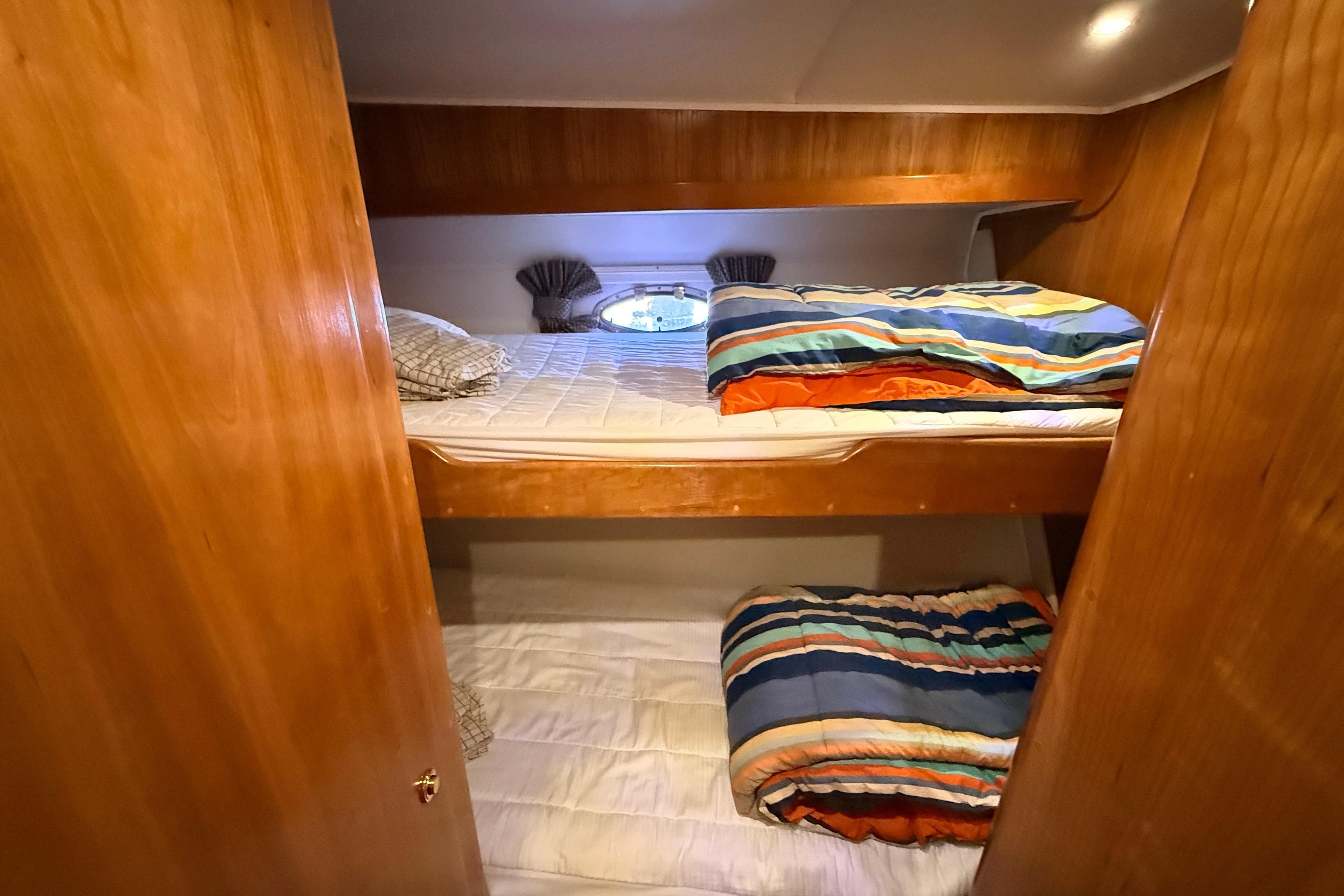 2003 Navigator 4800