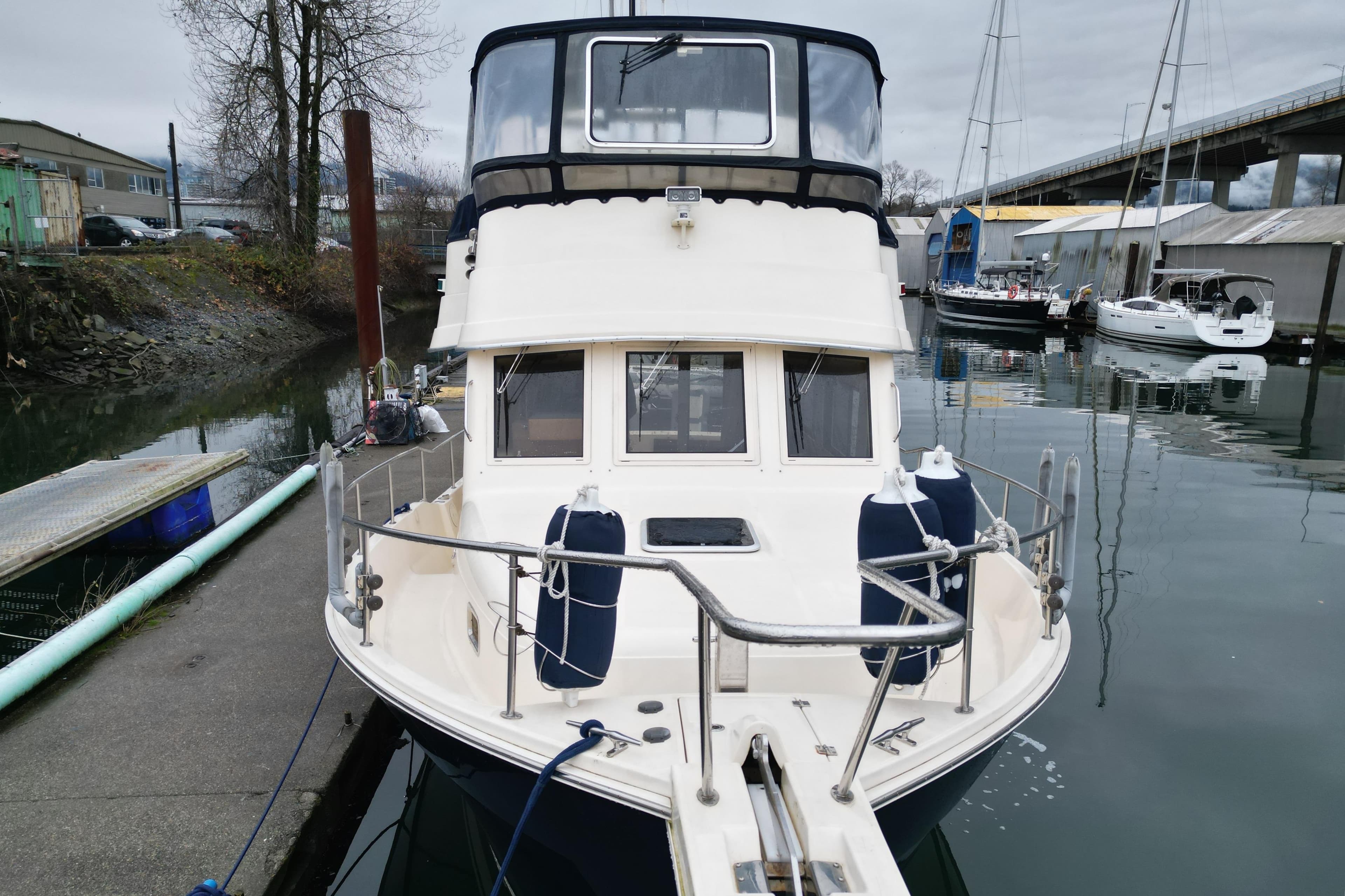 2006 Mainship 34 Trawler