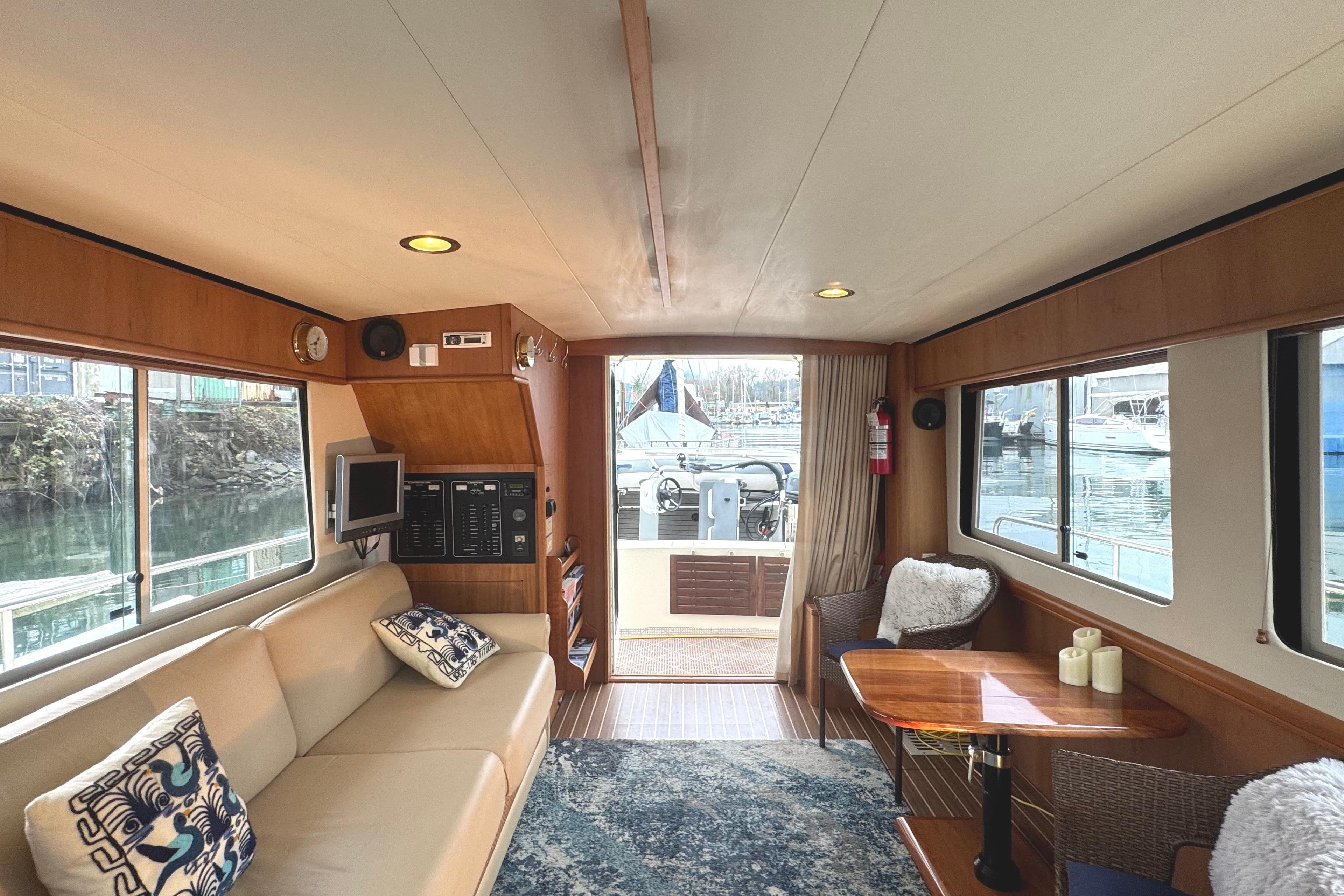 2006 Mainship 34 Trawler