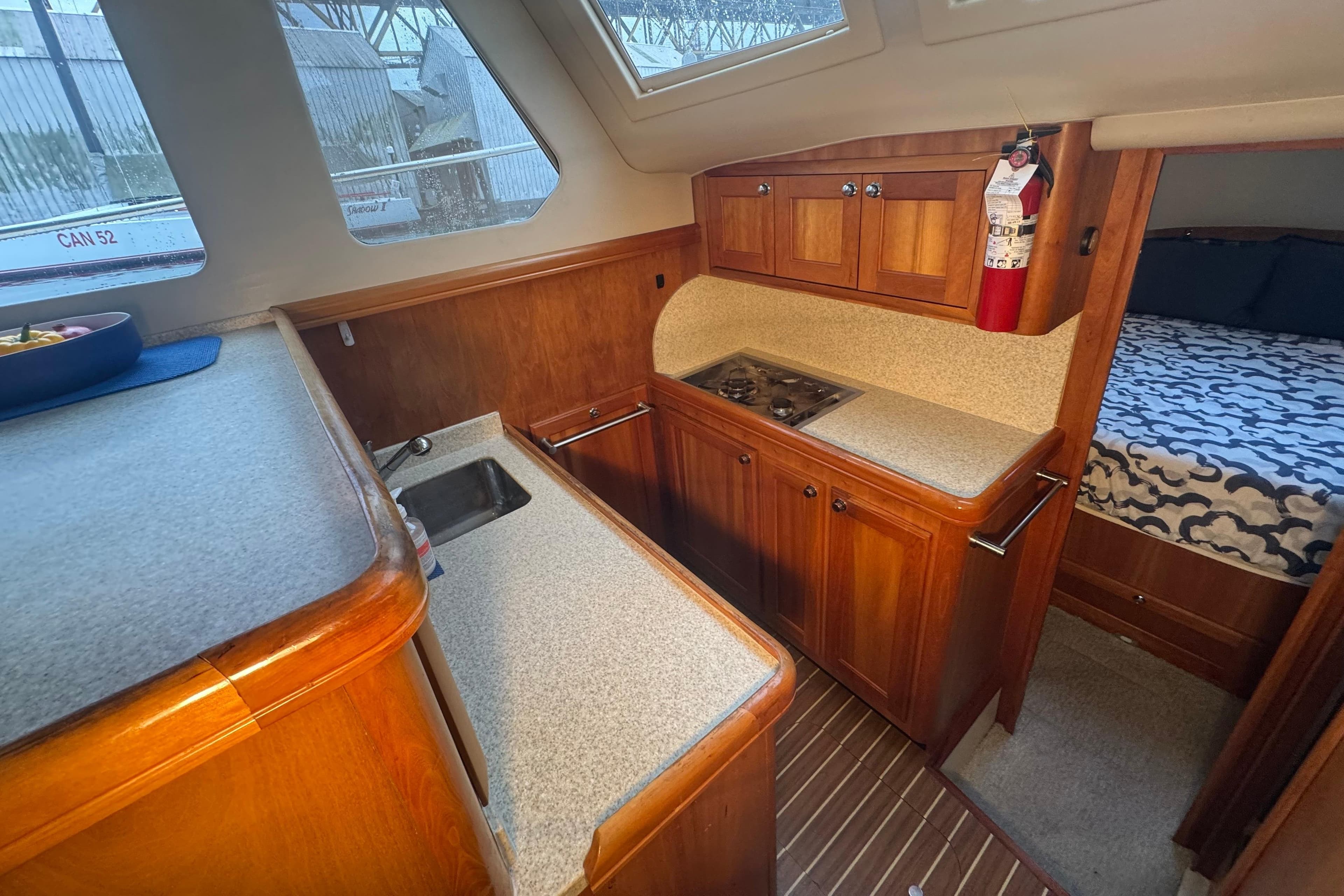 2006 Mainship 34 Trawler