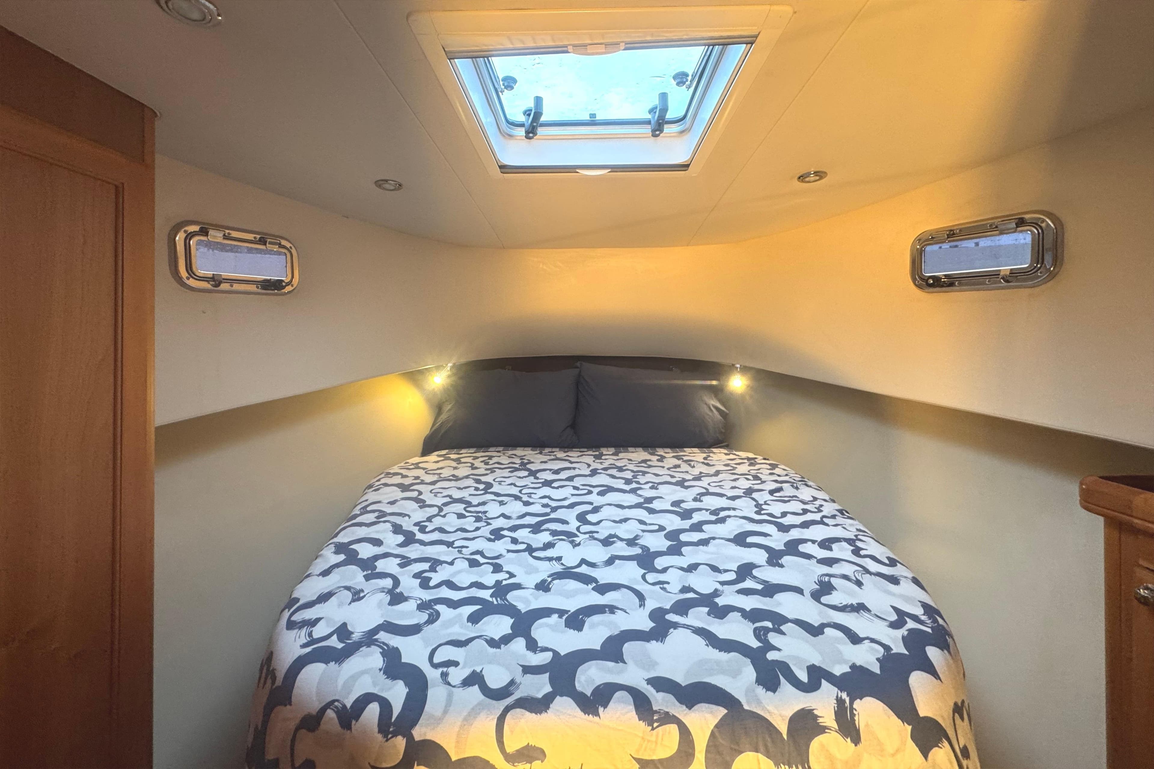 2006 Mainship 34 Trawler