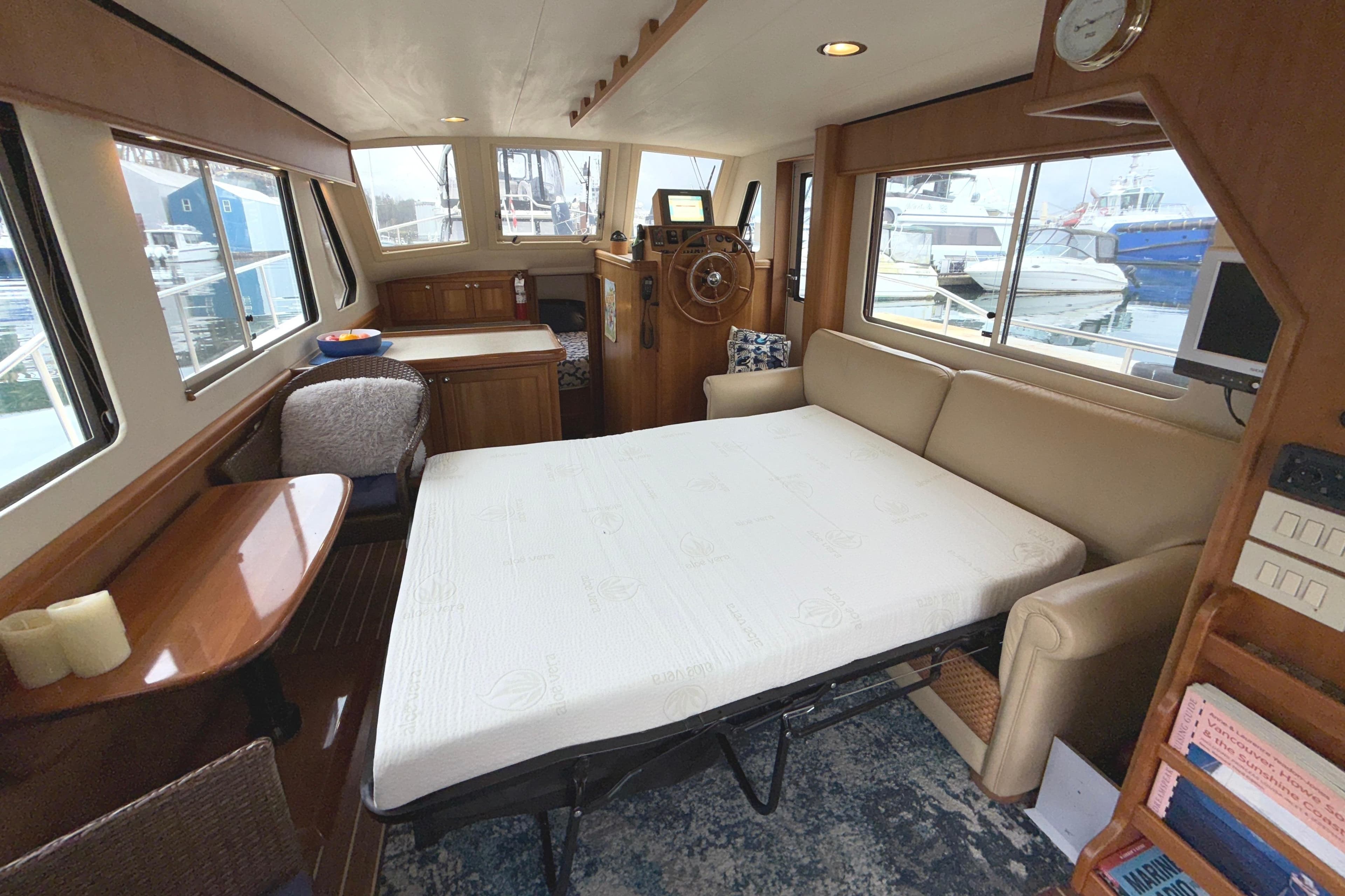 2006 Mainship 34 Trawler
