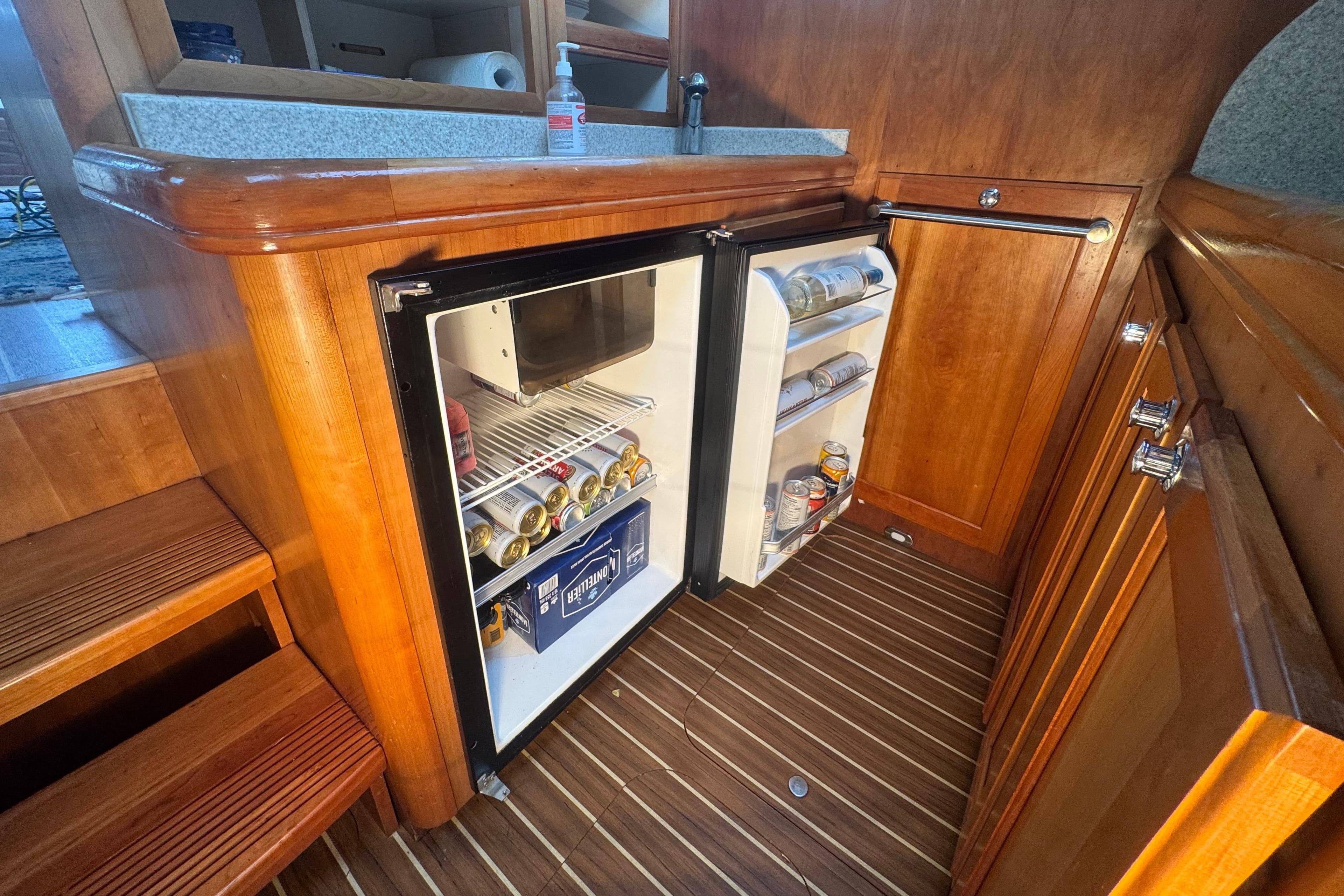 2006 Mainship 34 Trawler
