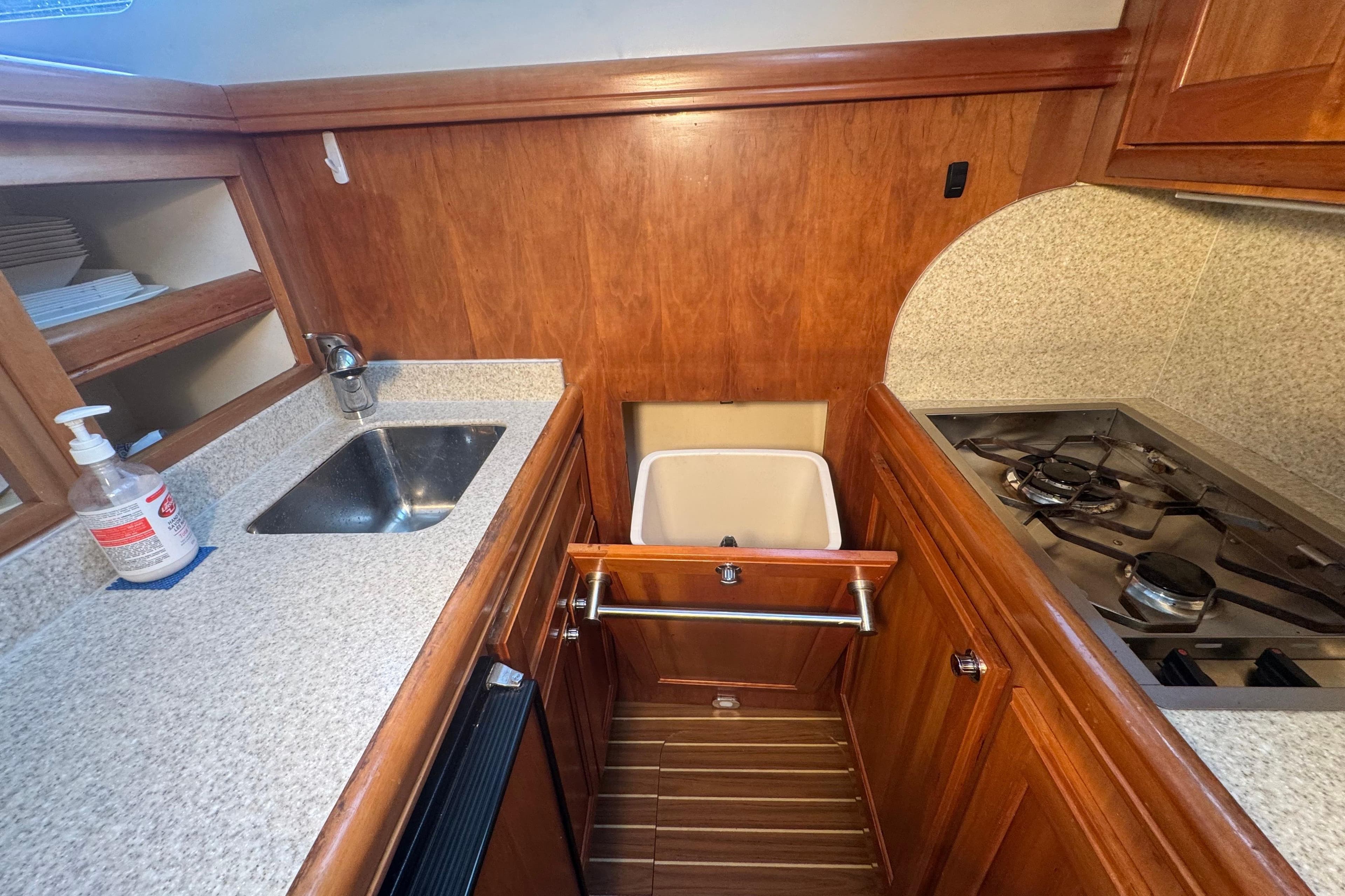 2006 Mainship 34 Trawler
