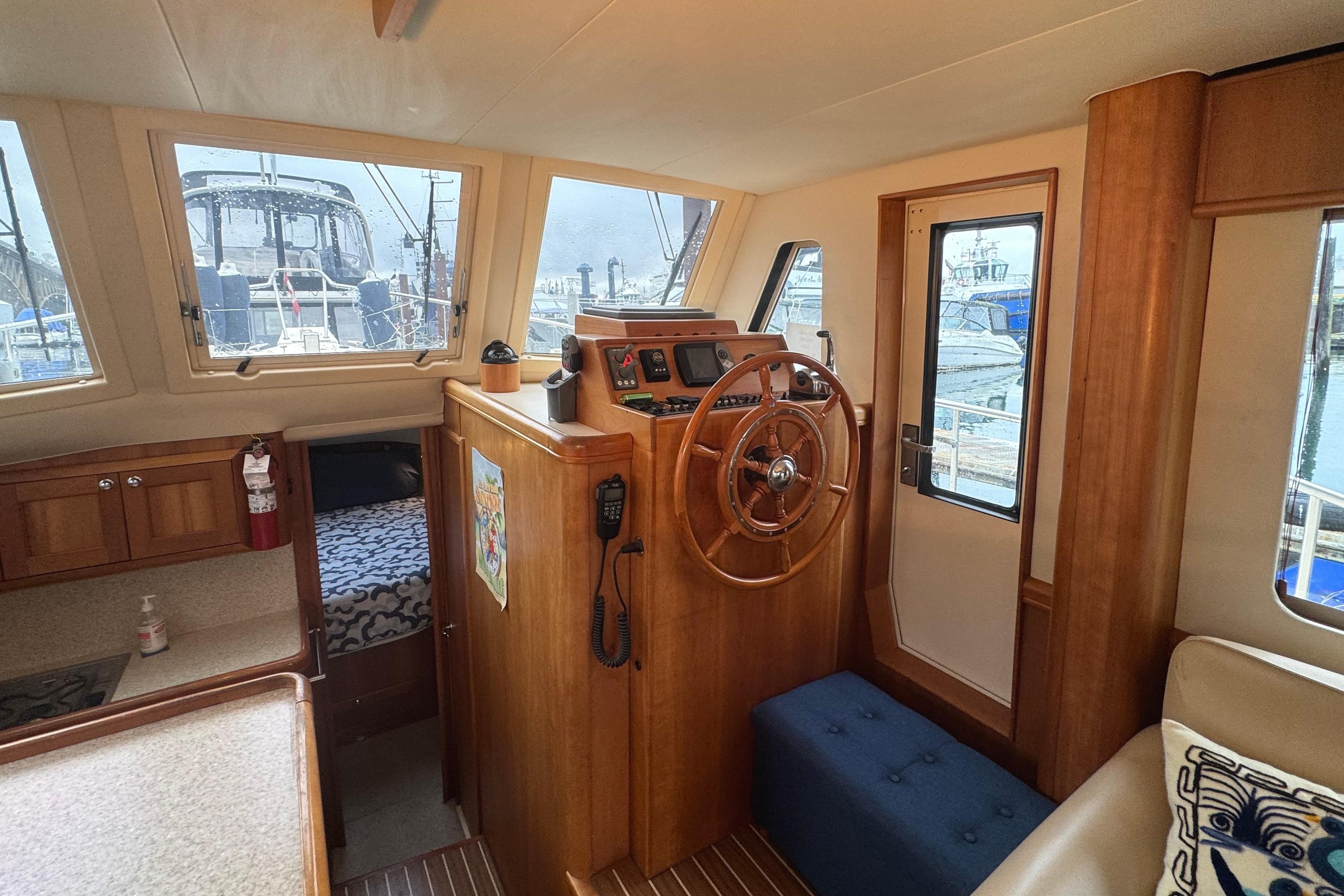 2006 Mainship 34 Trawler