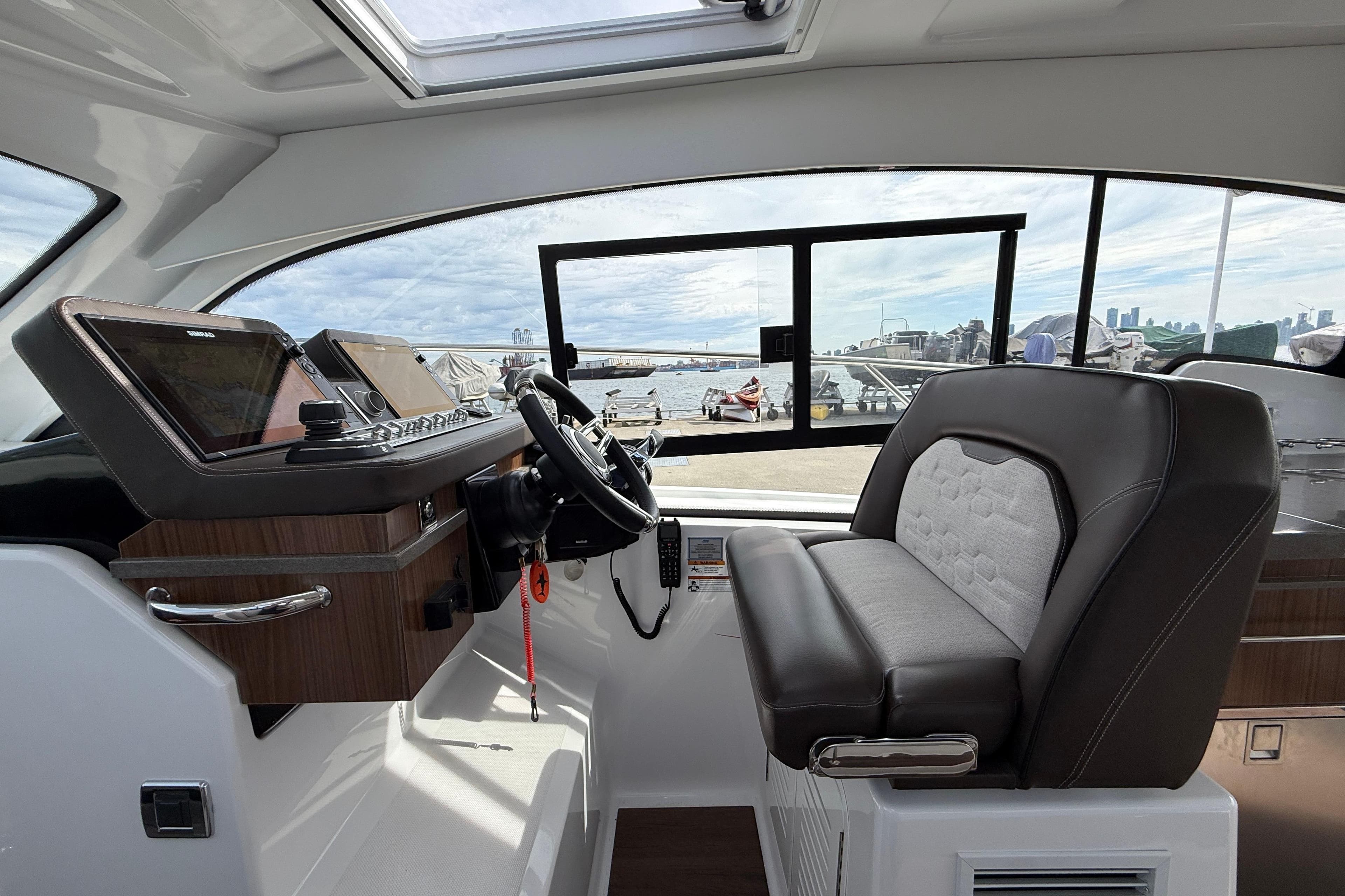 2022 Four Winns V355 Coupe OB
