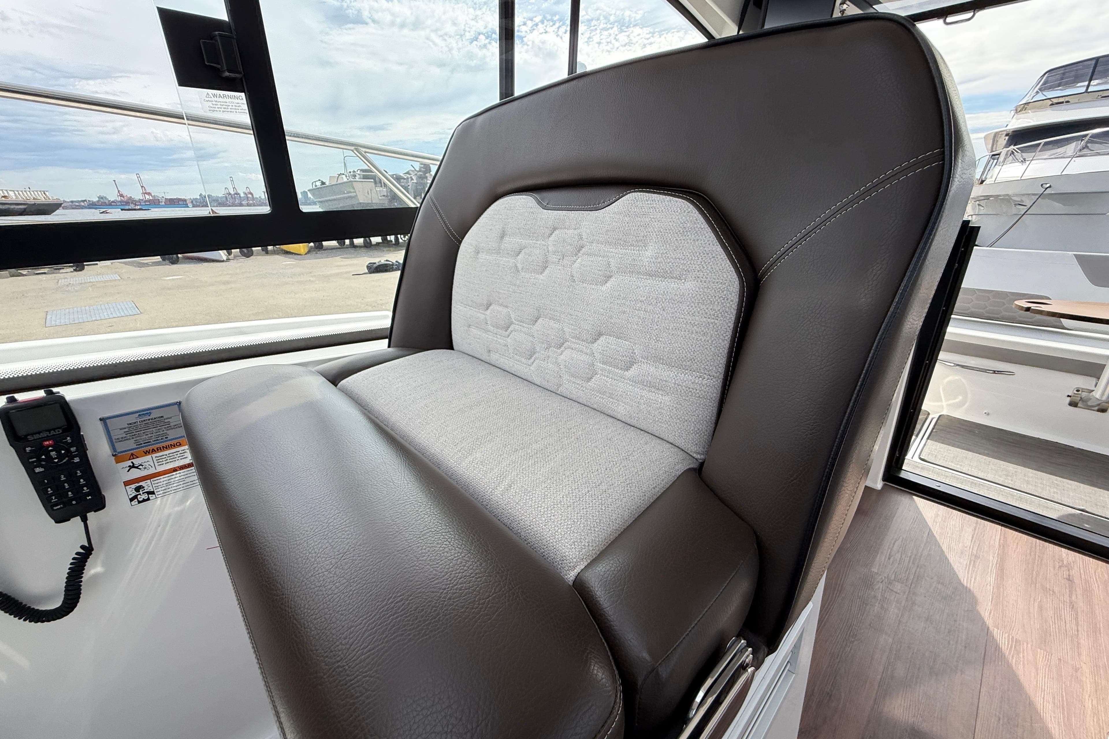 2022 Four Winns V355 Coupe OB