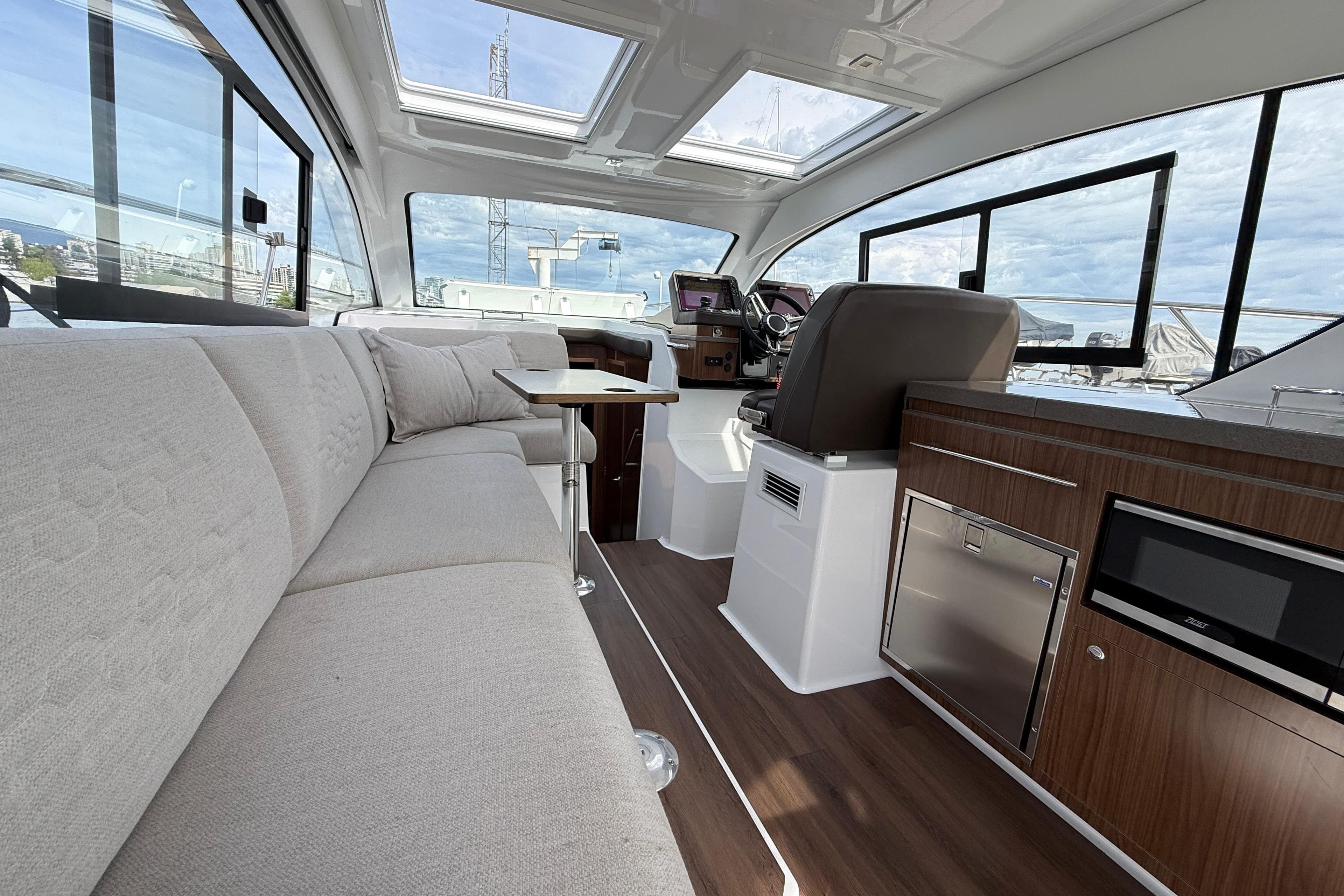 2022 Four Winns V355 Coupe OB