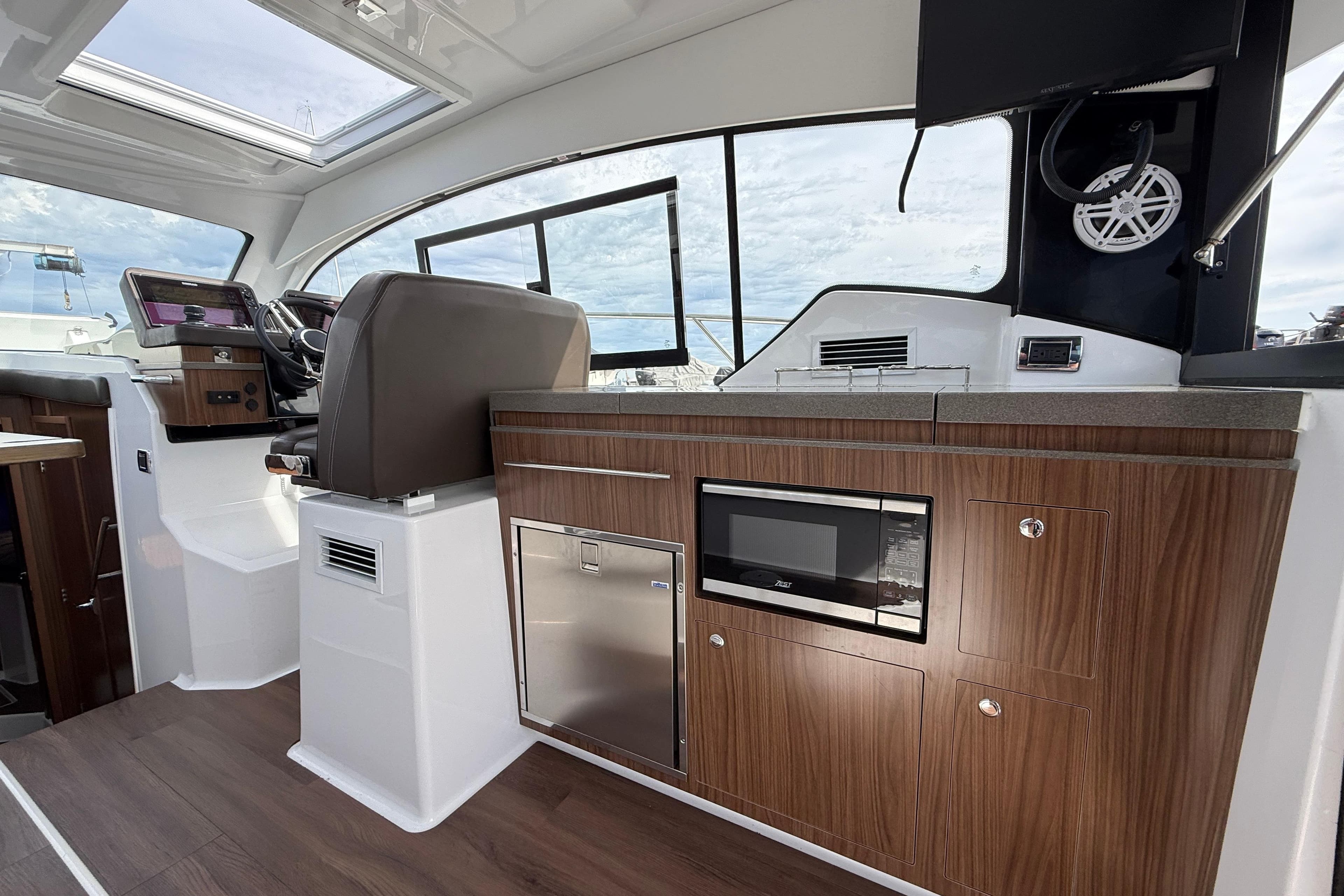 2022 Four Winns V355 Coupe OB