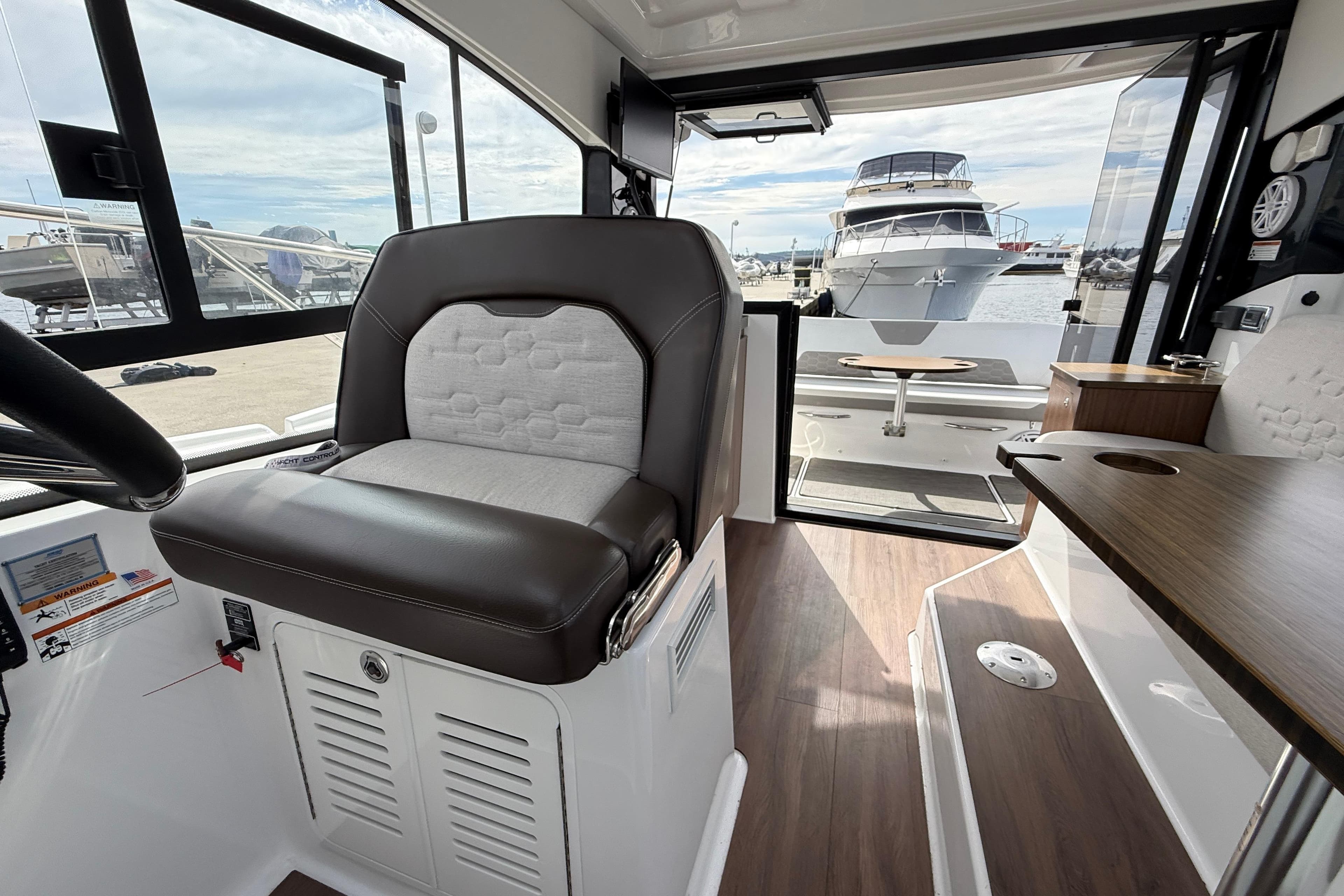 2022 Four Winns V355 Coupe OB