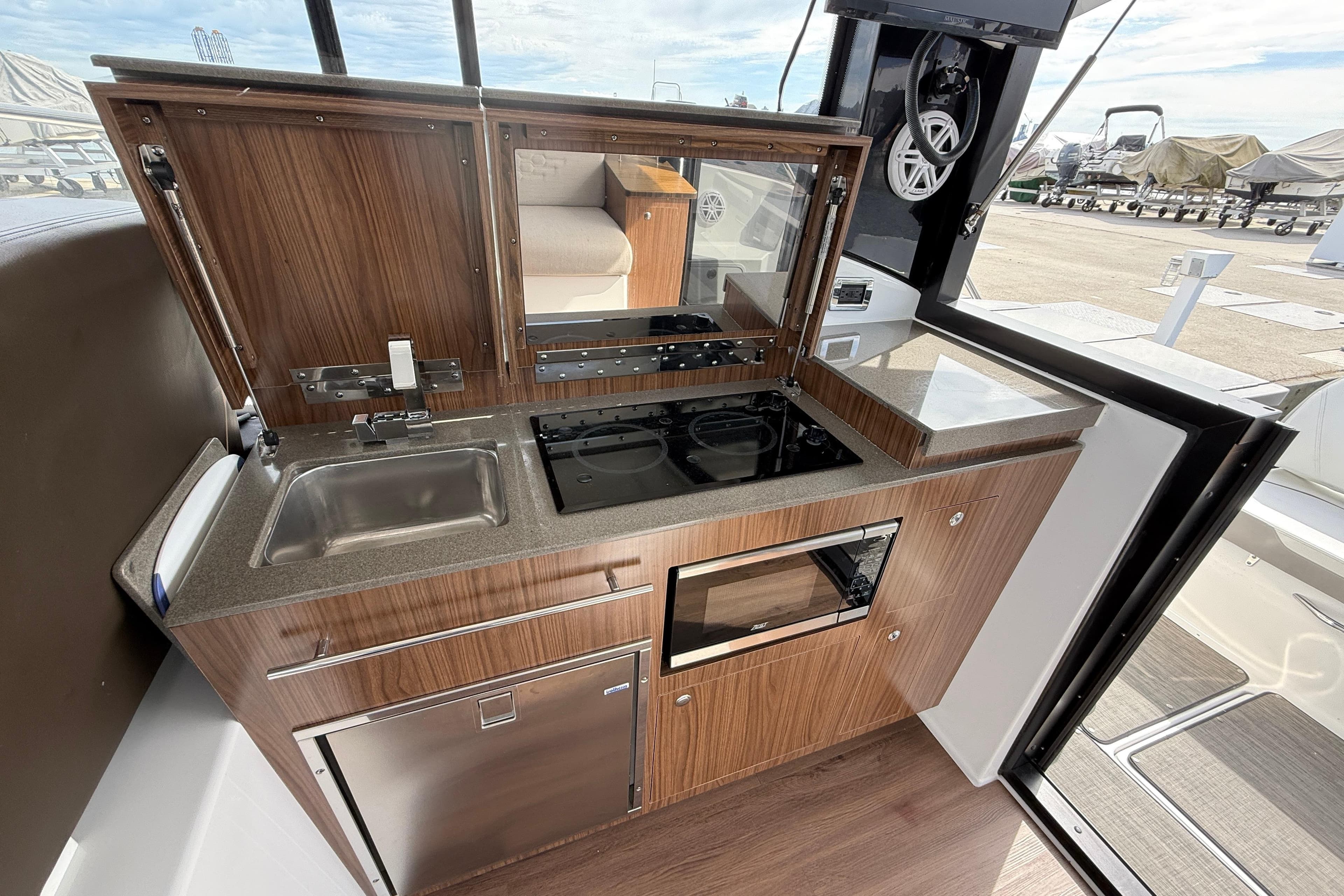 2022 Four Winns V355 Coupe OB