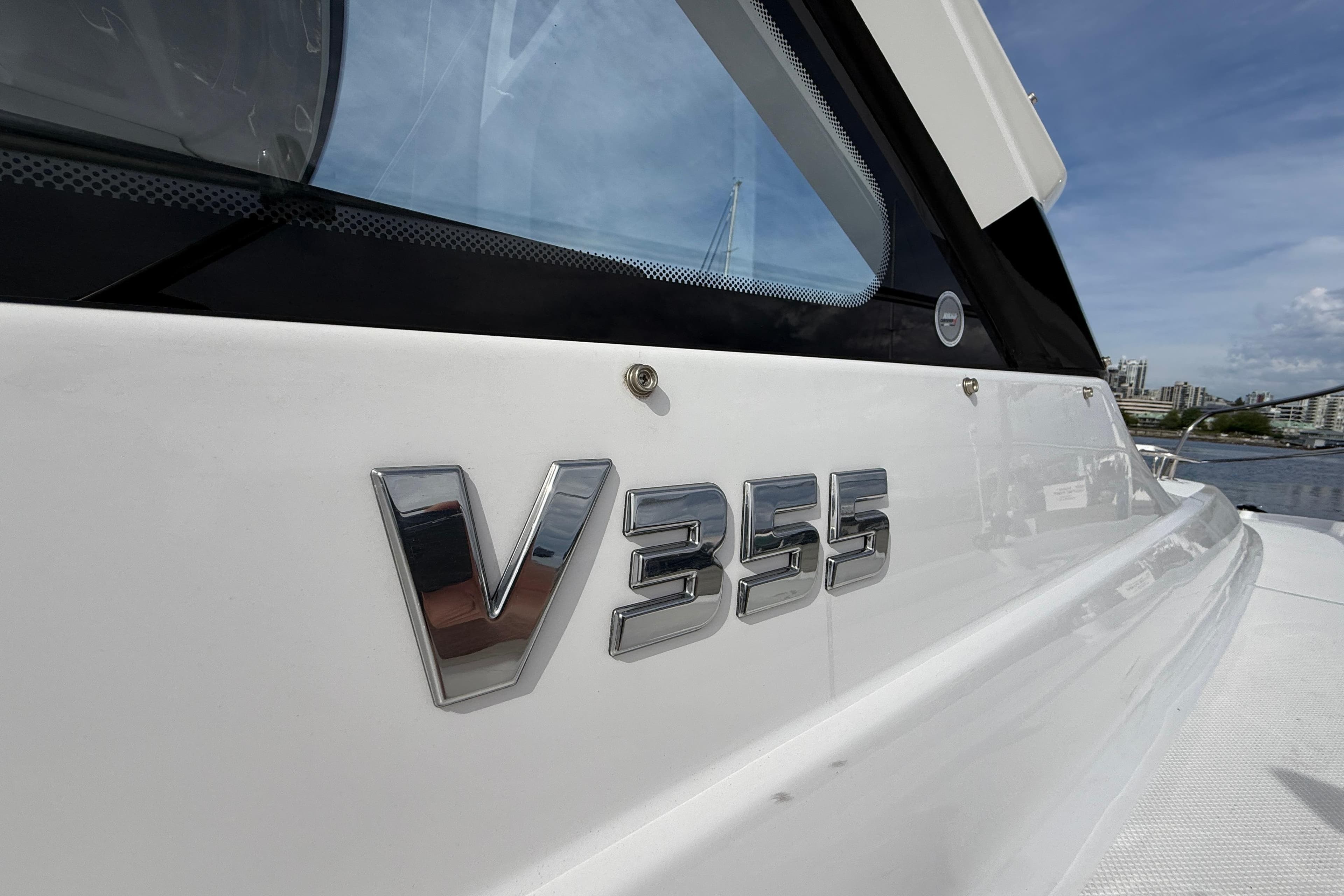 2022 Four Winns V355 Coupe OB