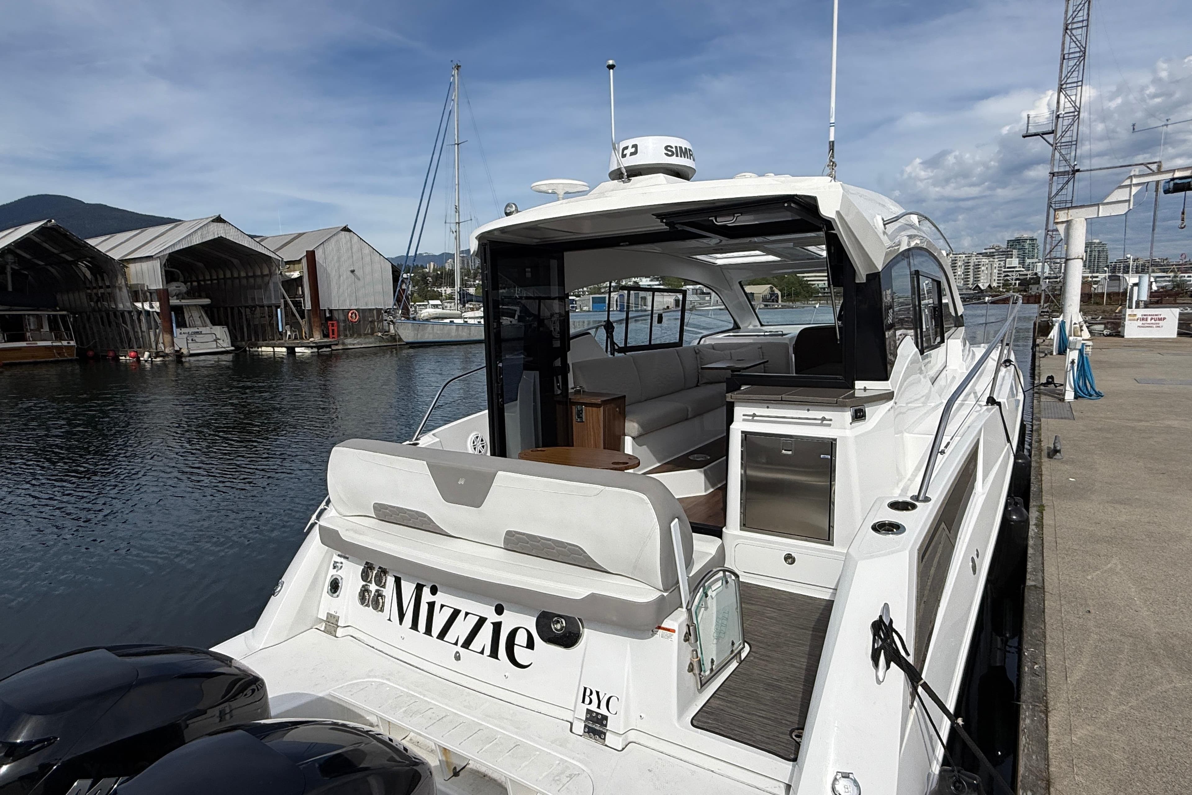 2022 Four Winns V355 Coupe OB