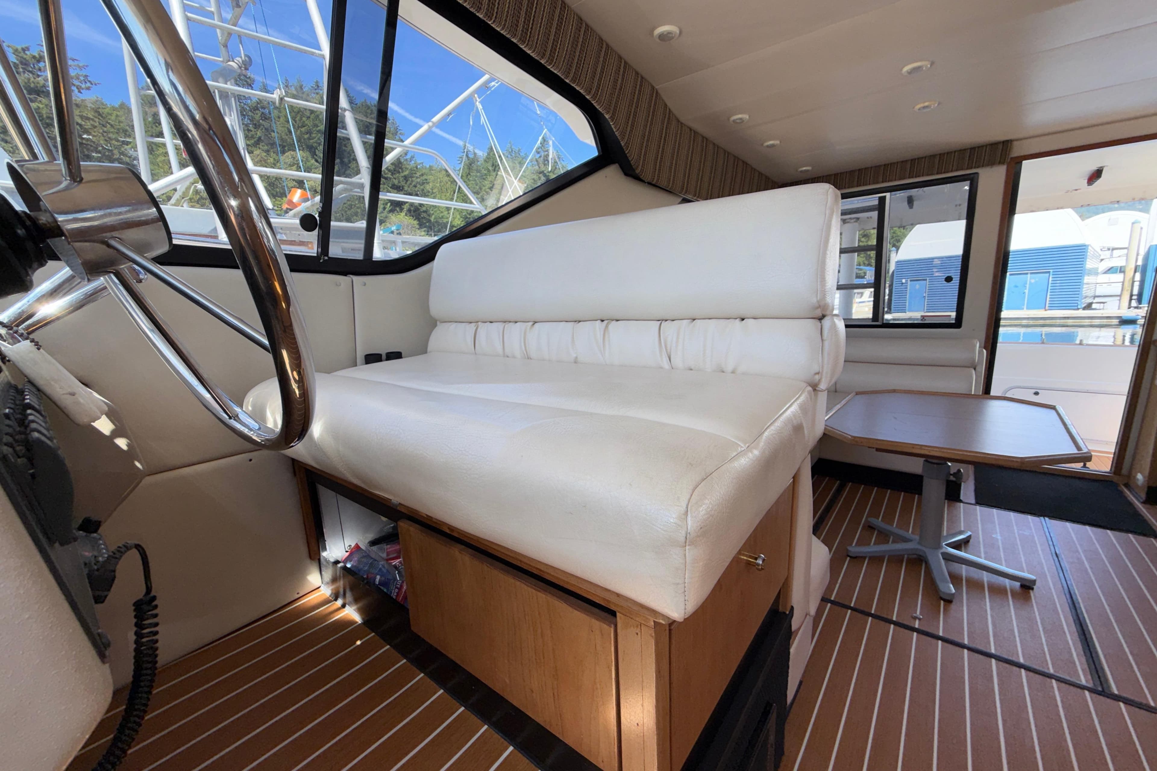 1998 Bayliner 3788 Command Bridge Motoryacht