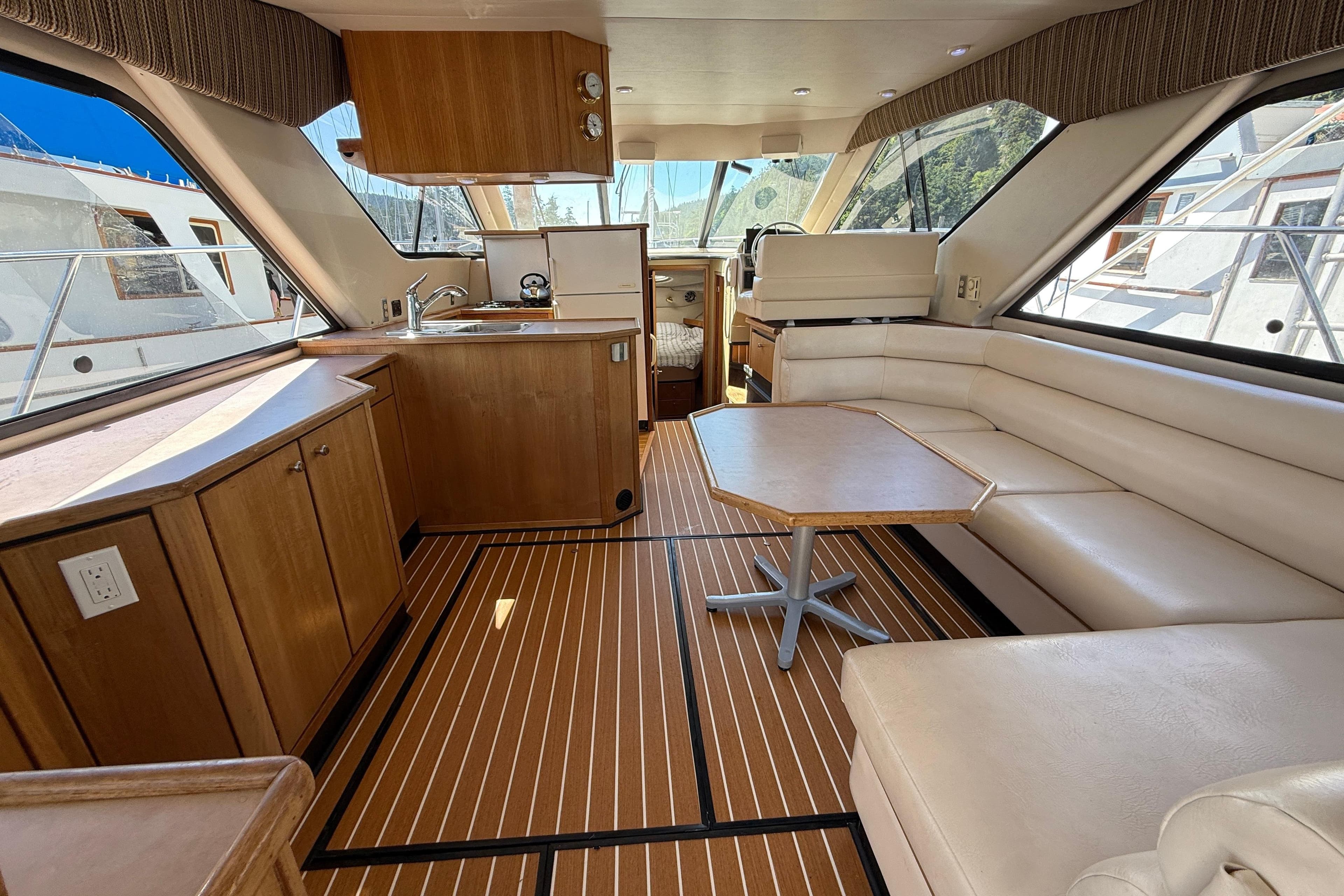 1998 Bayliner 3788 Command Bridge Motoryacht