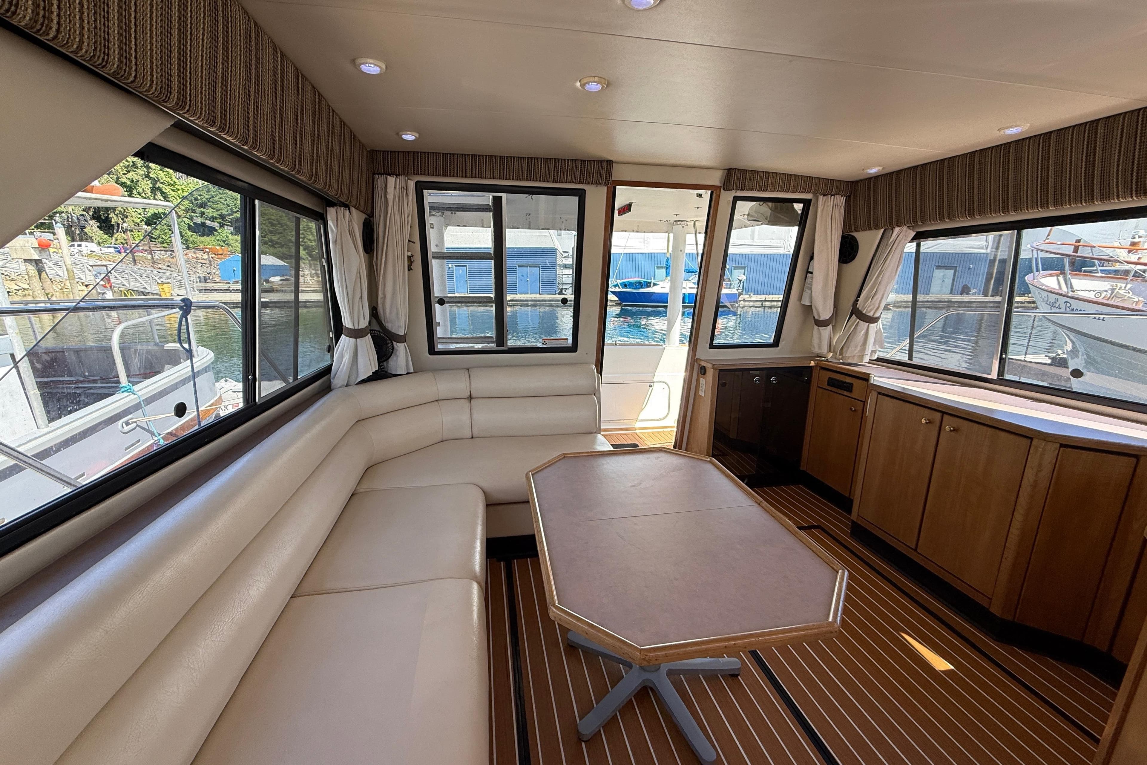 1998 Bayliner 3788 Command Bridge Motoryacht
