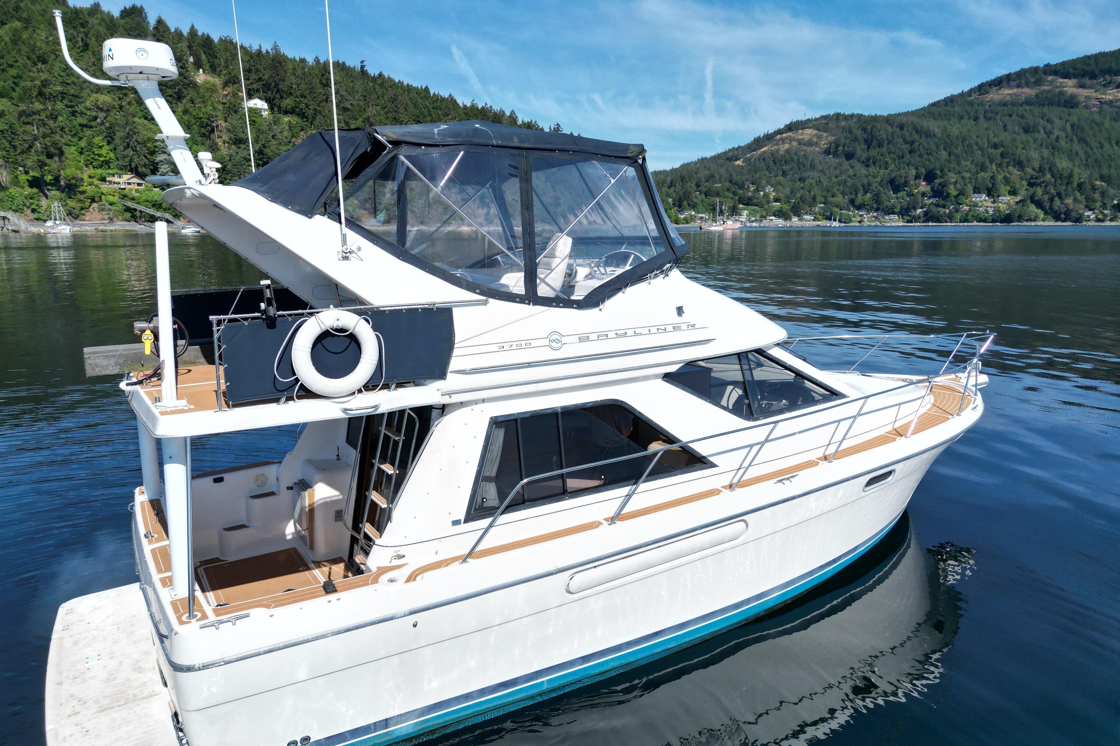 1998 Bayliner 3788 Command Bridge Motoryacht