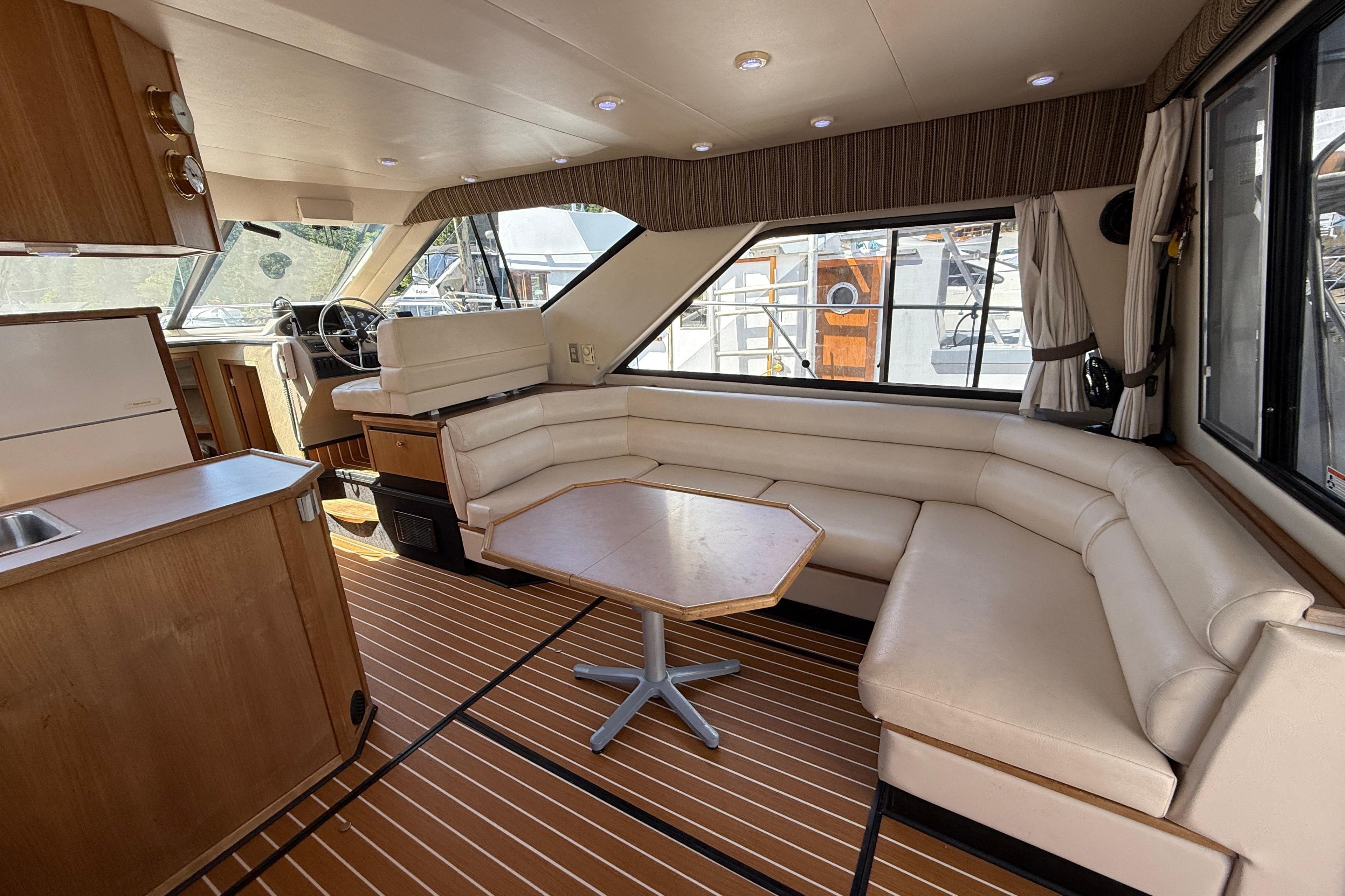 1998 Bayliner 3788 Command Bridge Motoryacht