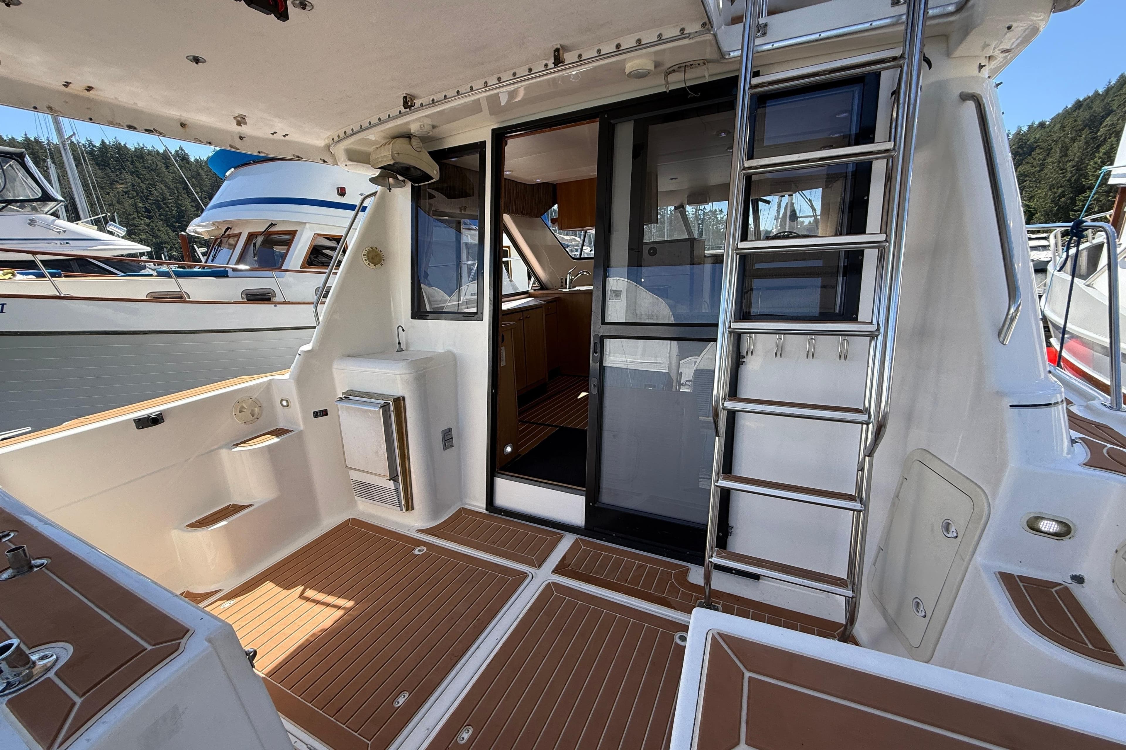 1998 Bayliner 3788 Command Bridge Motoryacht