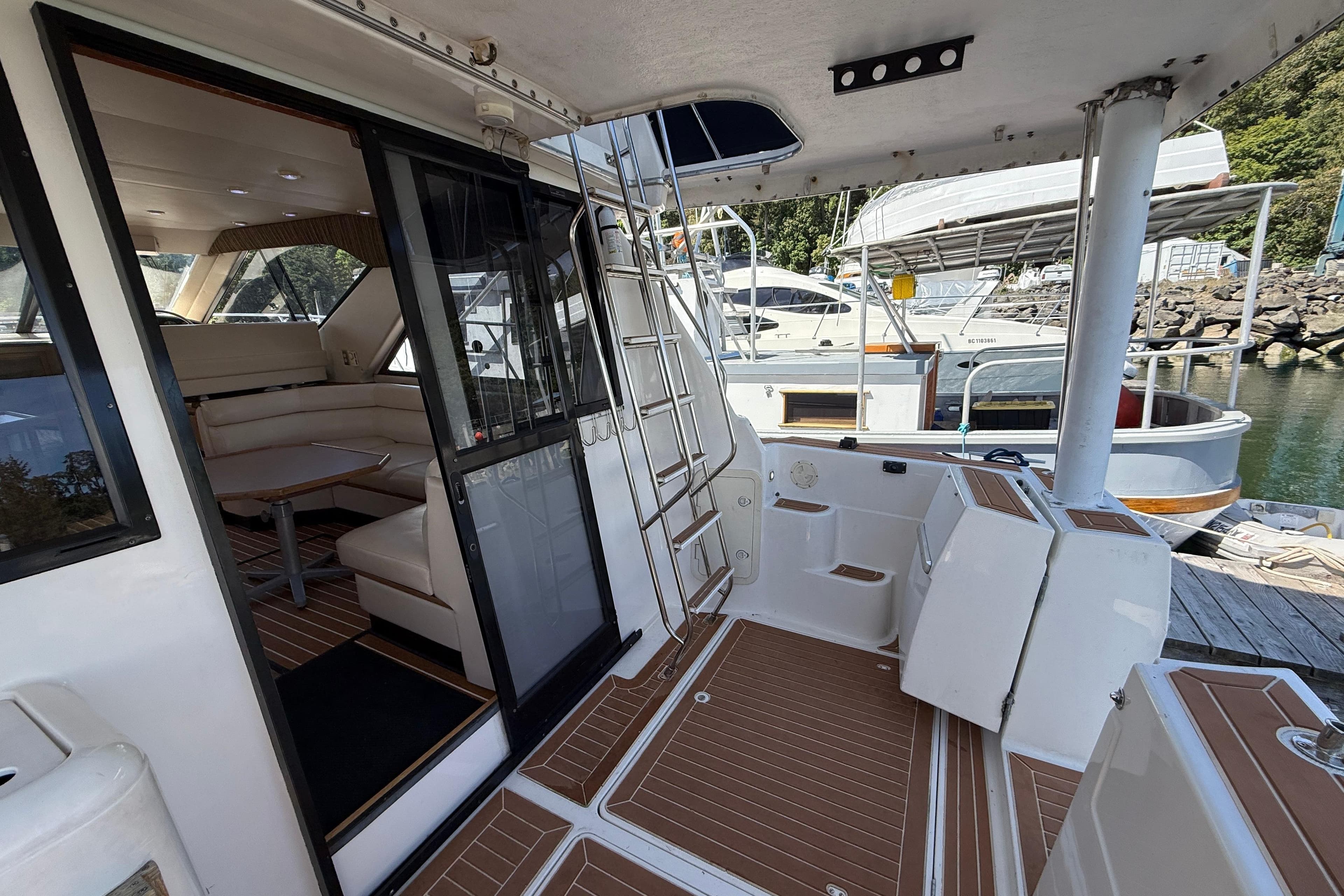 1998 Bayliner 3788 Command Bridge Motoryacht