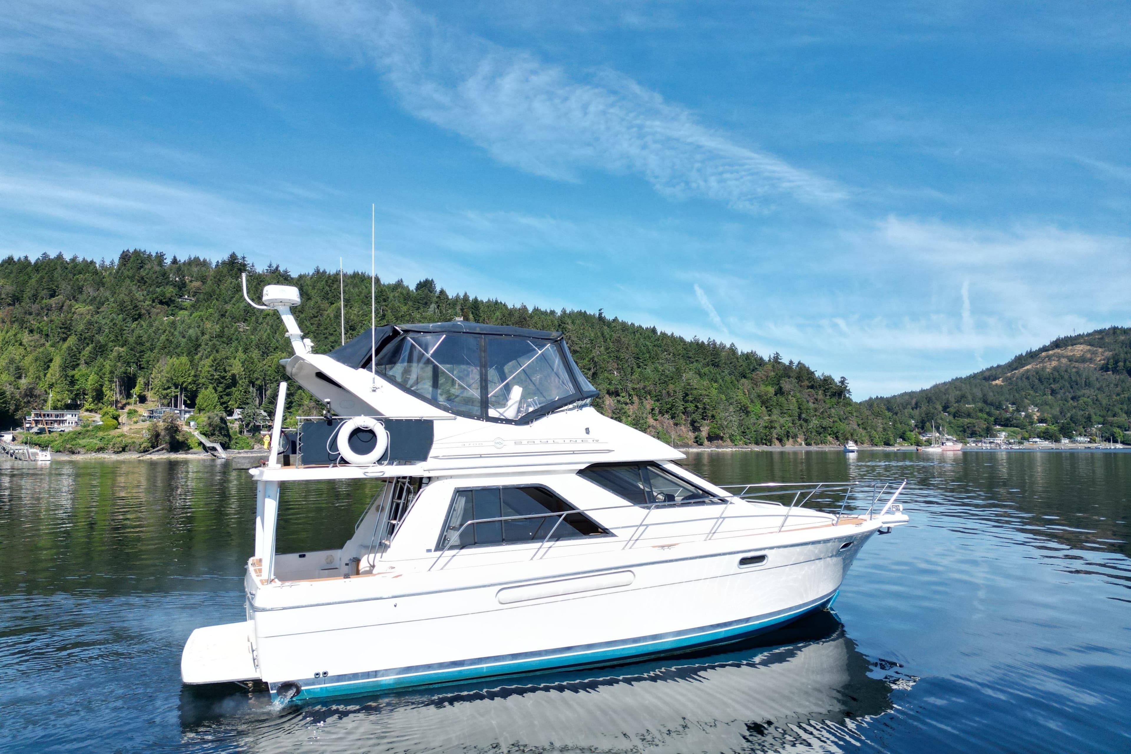 1998 Bayliner 3788 Command Bridge Motoryacht