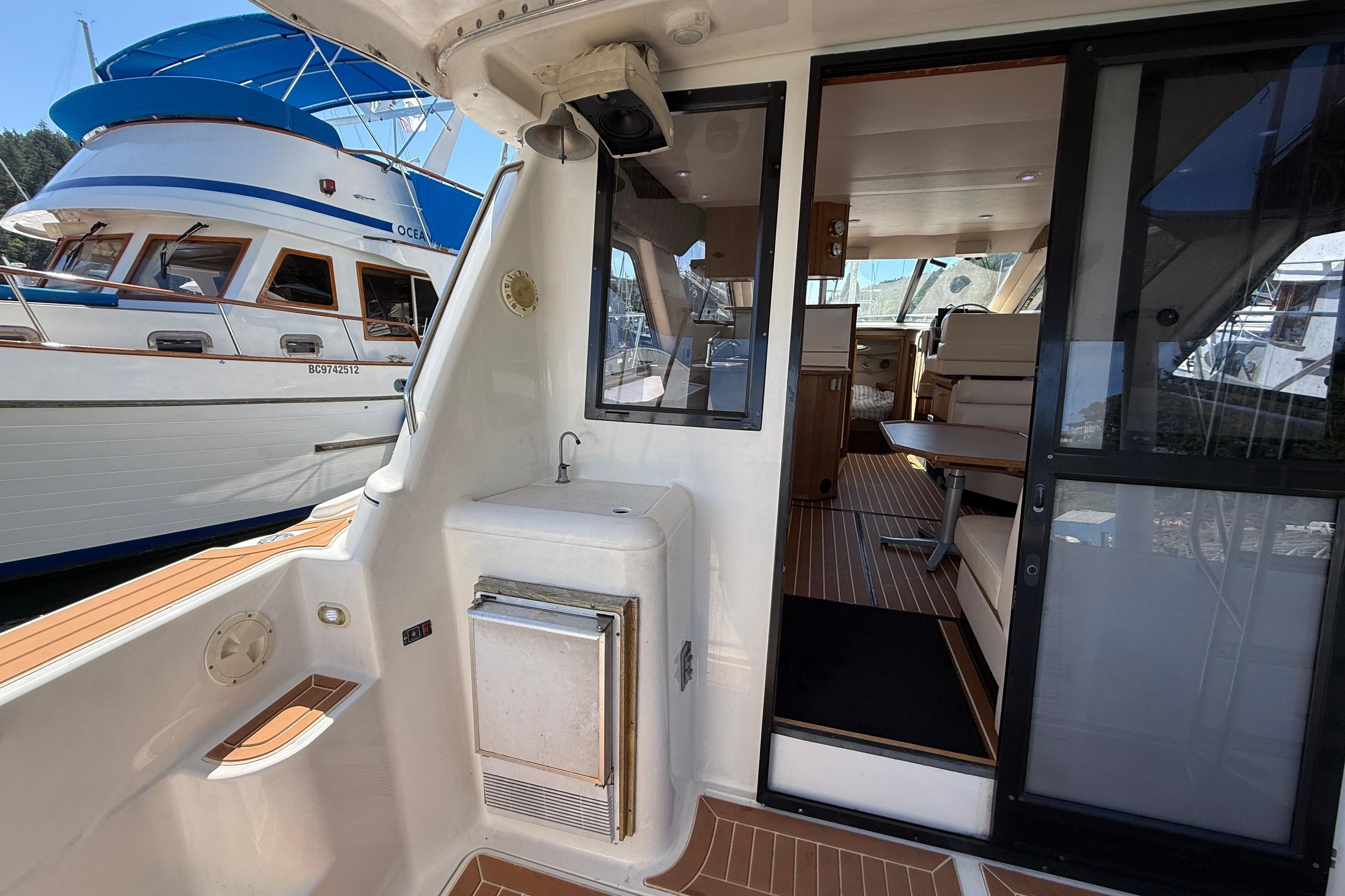 1998 Bayliner 3788 Command Bridge Motoryacht