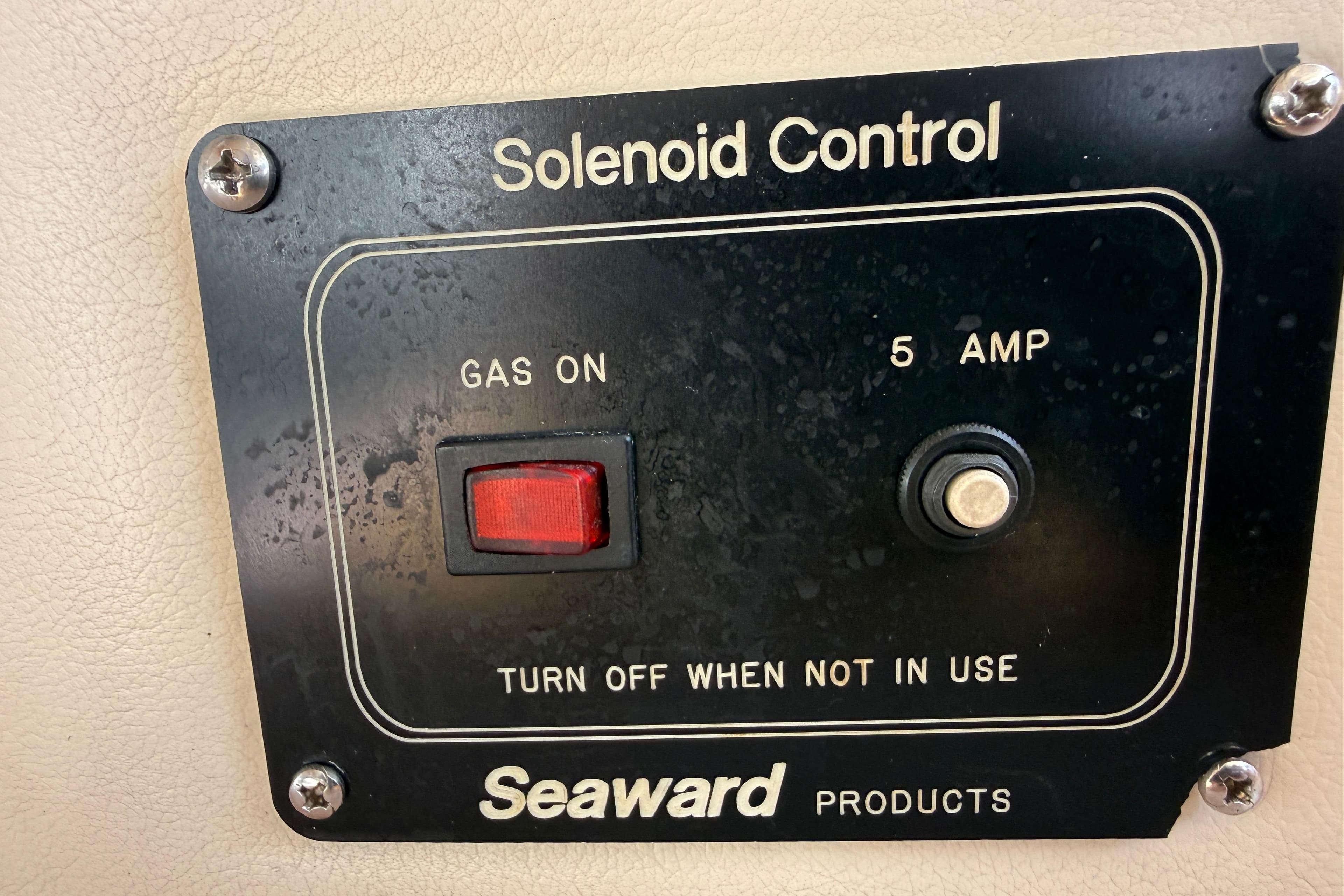 1998 Bayliner 3788 Command Bridge Motoryacht