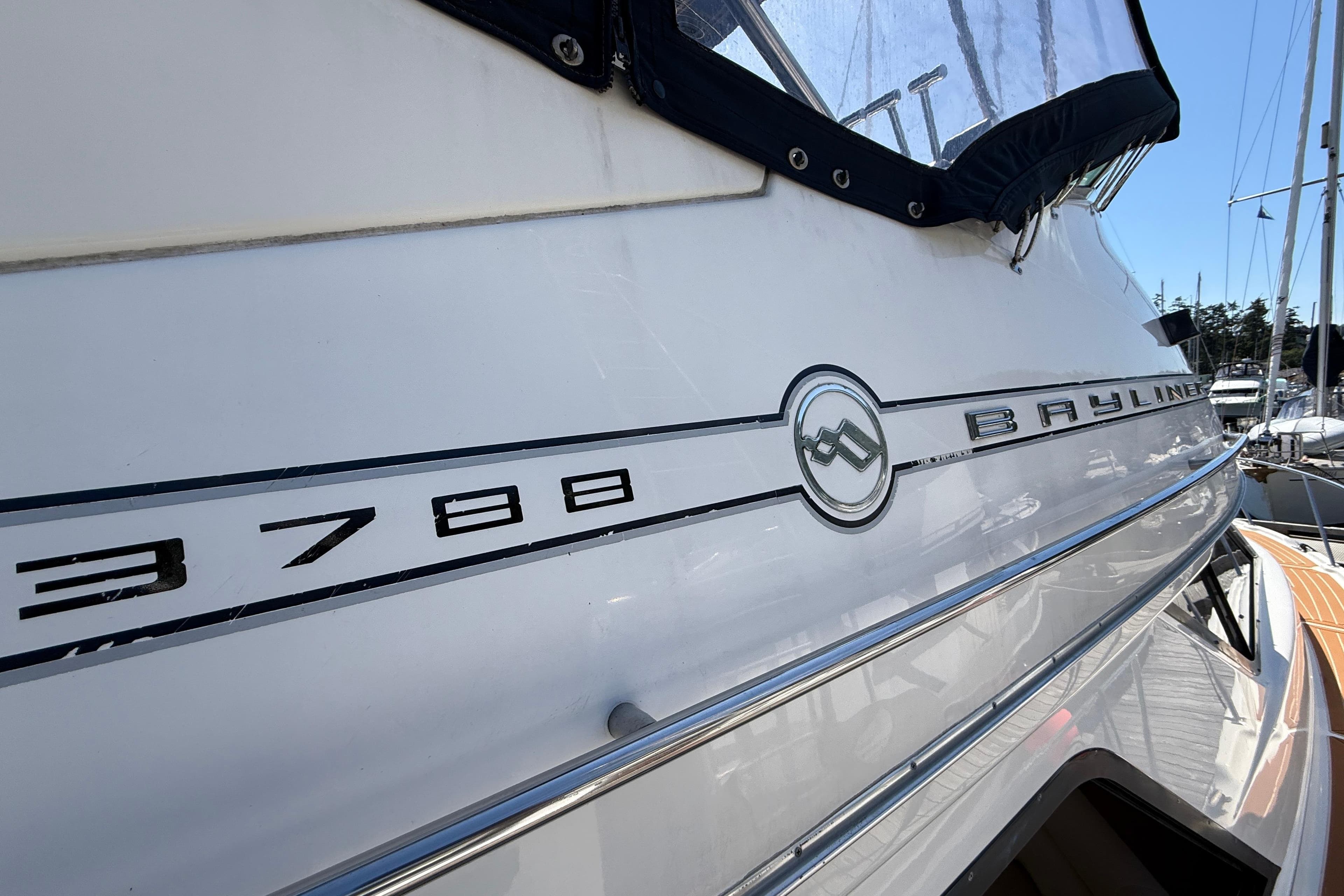 1998 Bayliner 3788 Command Bridge Motoryacht