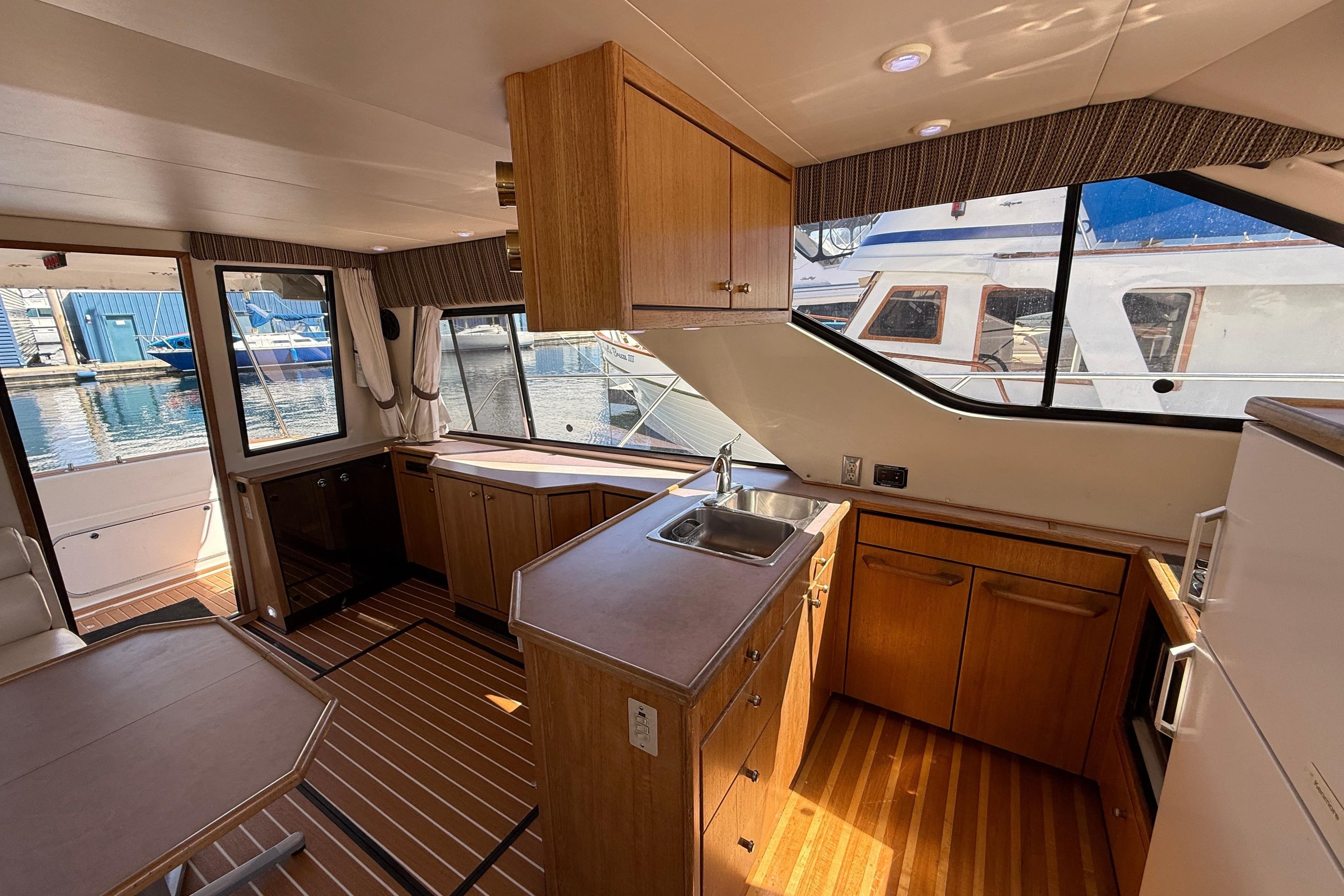 1998 Bayliner 3788 Command Bridge Motoryacht