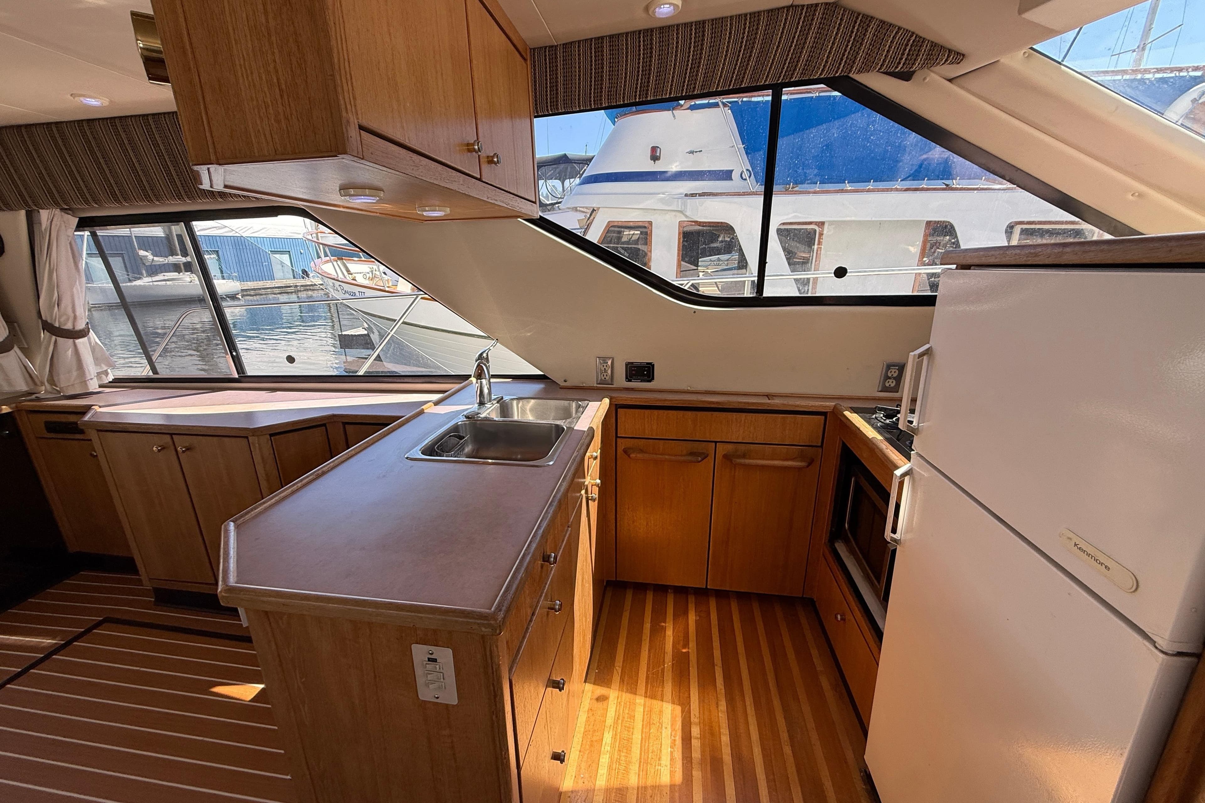 1998 Bayliner 3788 Command Bridge Motoryacht
