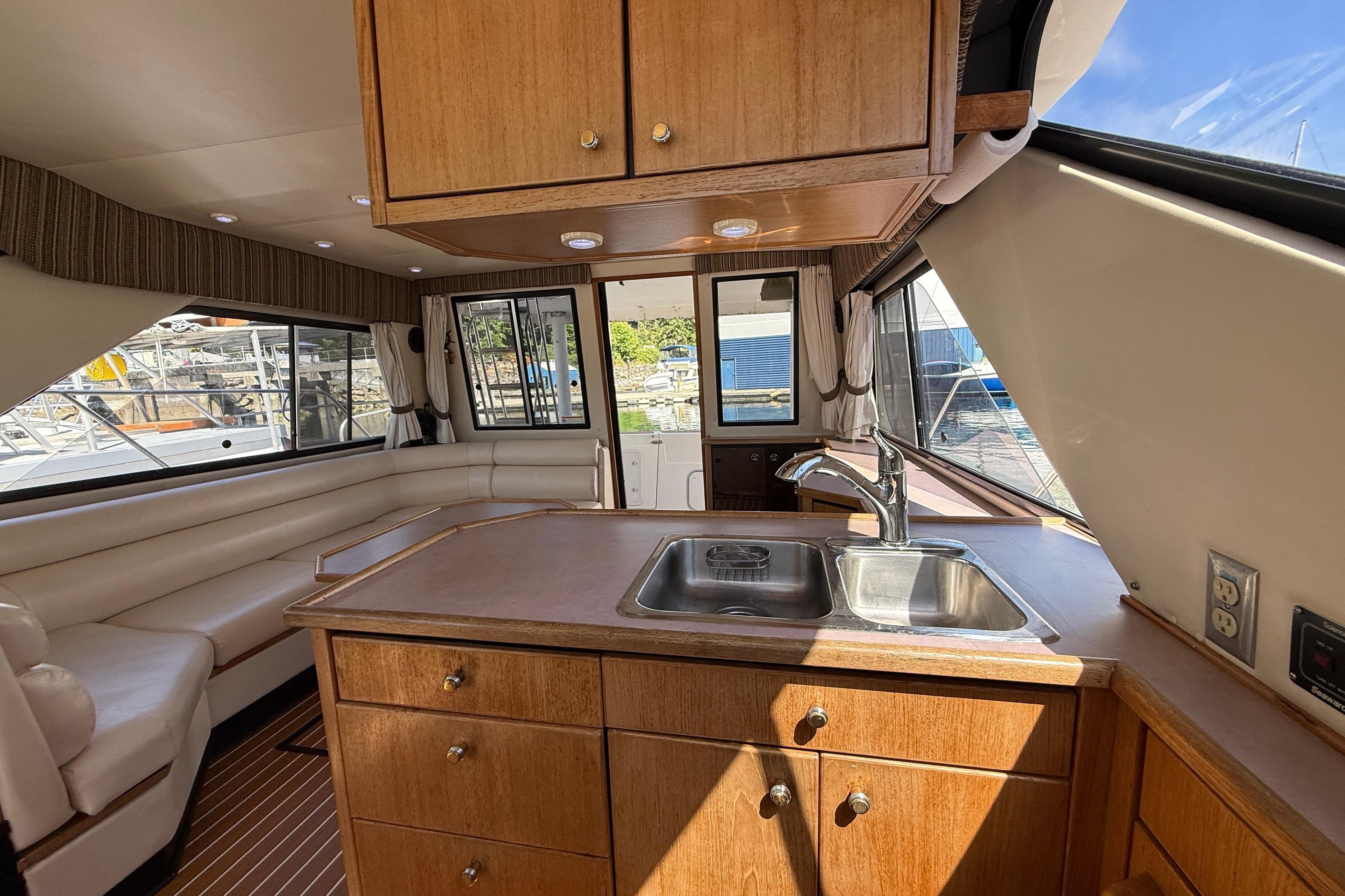 1998 Bayliner 3788 Command Bridge Motoryacht